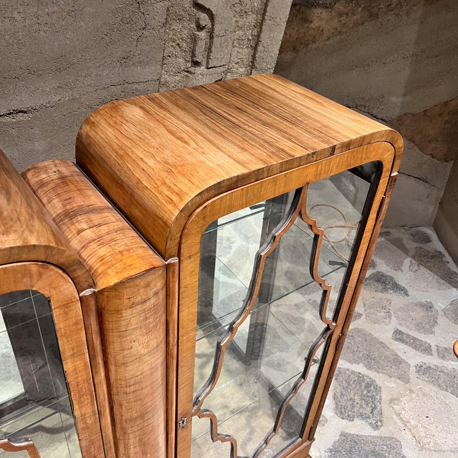 1930er Jahre Art Deco Vitrine Schrank Display skulpturale exotischen Holz (Glas) im Angebot