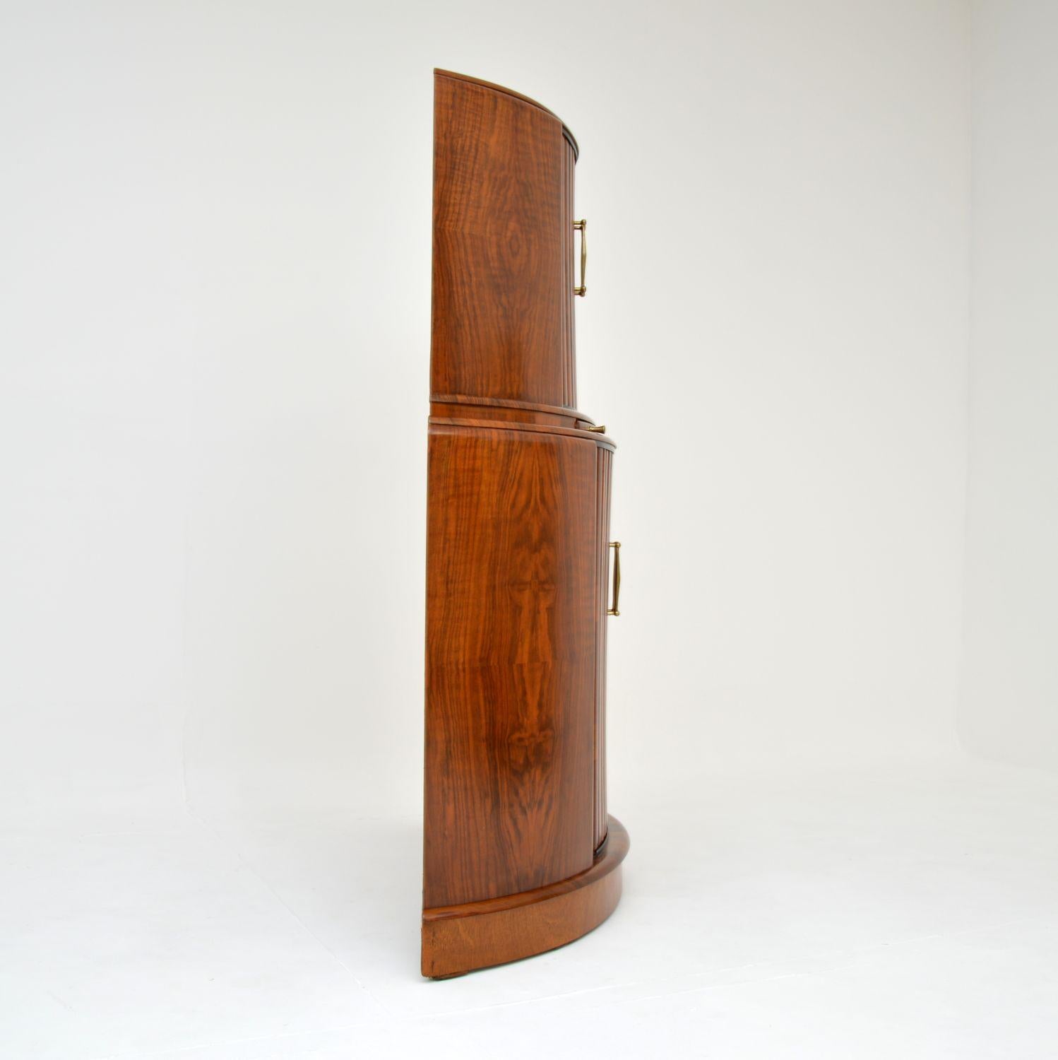 1930's Art Deco Walnut Cocktail Drinks Cabinet In Good Condition In London, GB