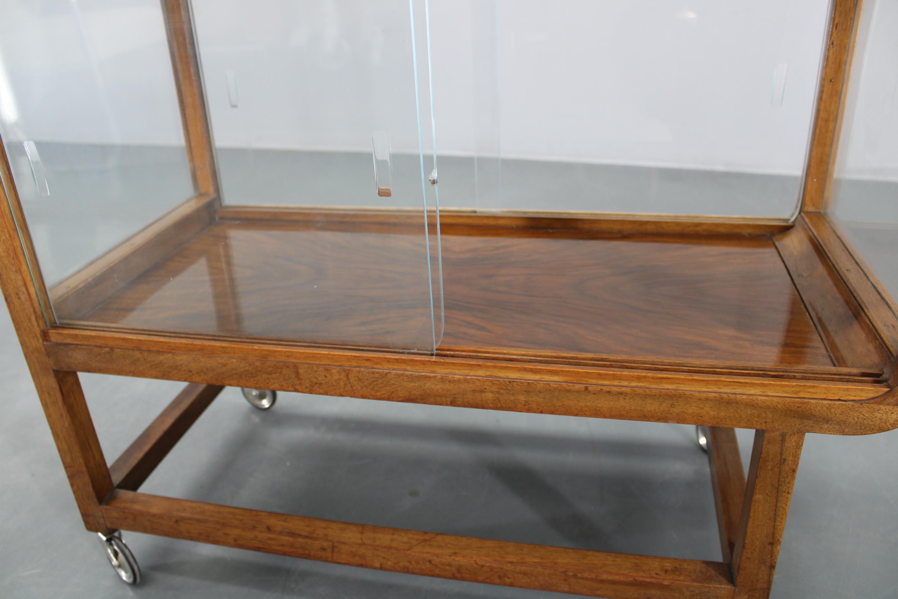 Carrello da portata in noce Art Deco degli anni '30, Cecoslovacchia in vendita 11