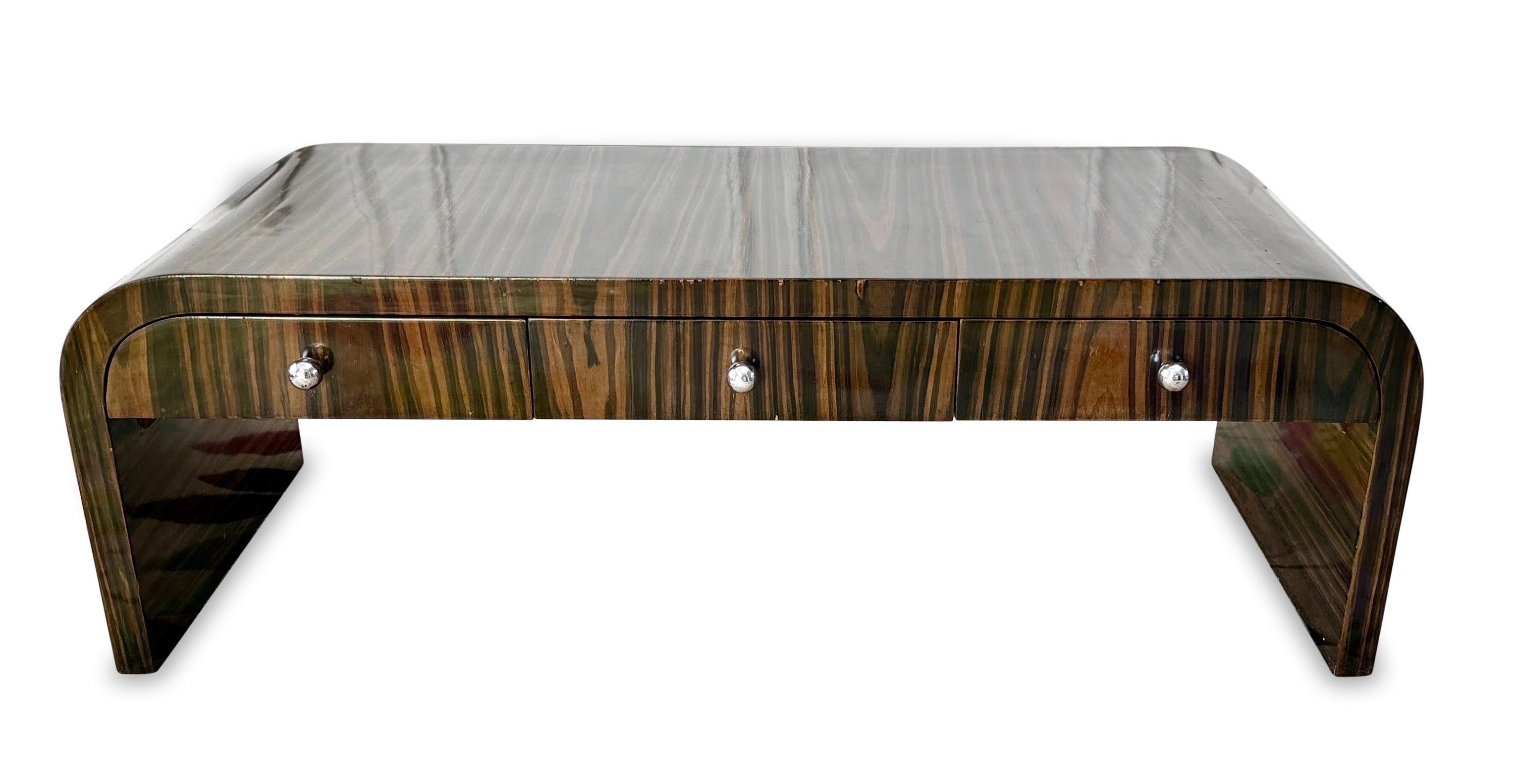 Français Table basse en palissandre et cascade Art Déco français des années 1930 en vente