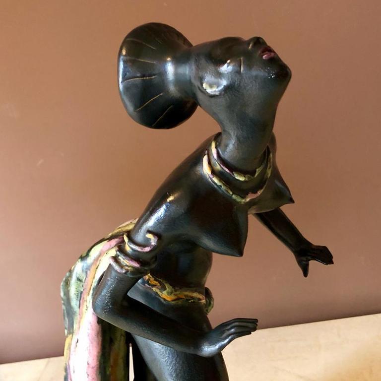 Art-déco-Frauenskulptur aus Keramik, hergestellt in Frankreich, 1930er Jahre im Angebot 1