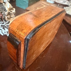 1930 Caja de cigarrillos italiana Art Decó de madera, latón y plata de ley