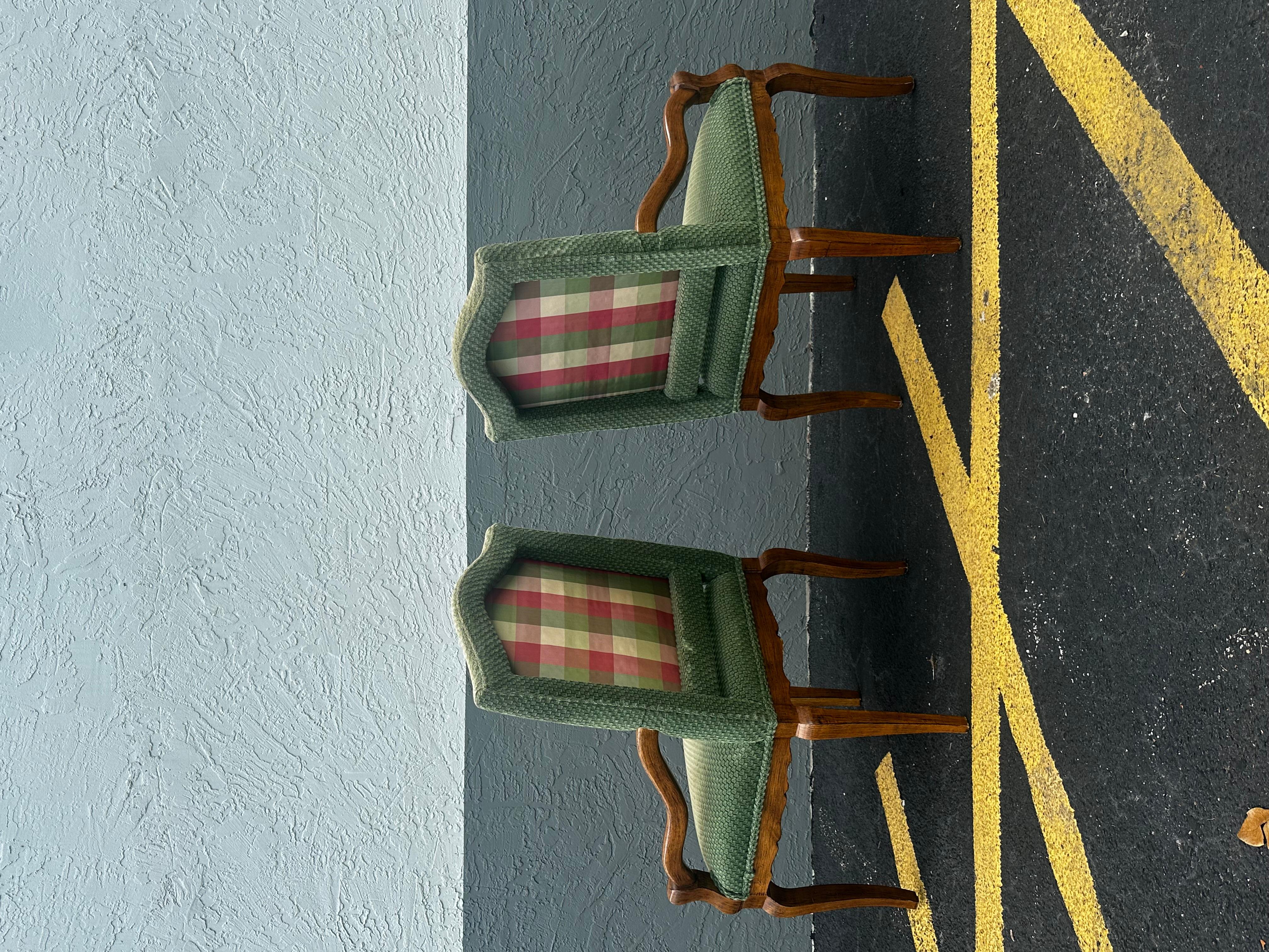 Metà XX secolo Poltrone smerlate in legno Artful Green, The Artful Green, Set di 2, 1930 in vendita