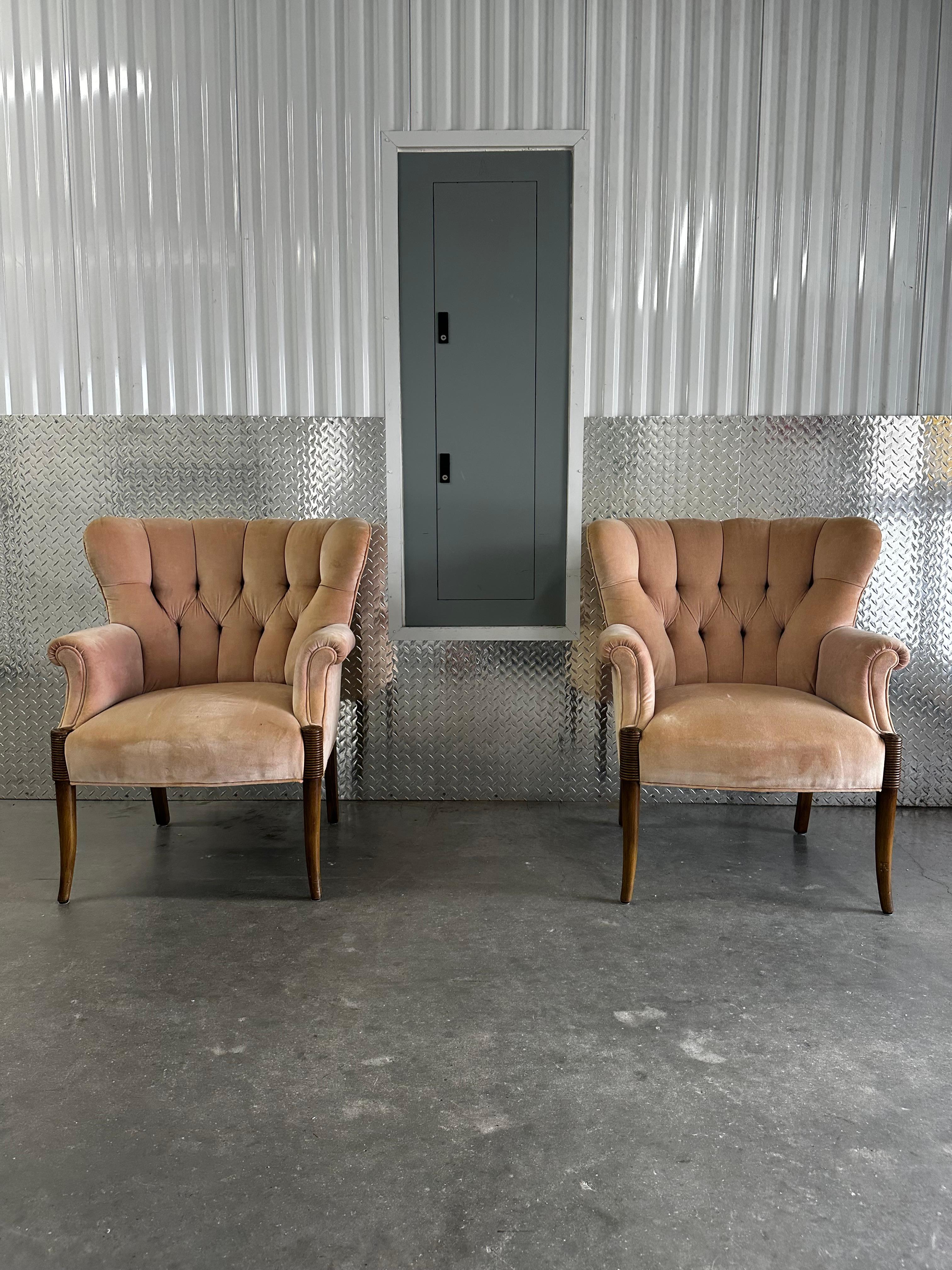 French 1930s Art Deco Sculptural Pink Velvet Paul Follot Style Arm Chairs, Set of 2 For Sale