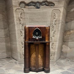 1930s Art Deco Zenith Radio Floor Model Console