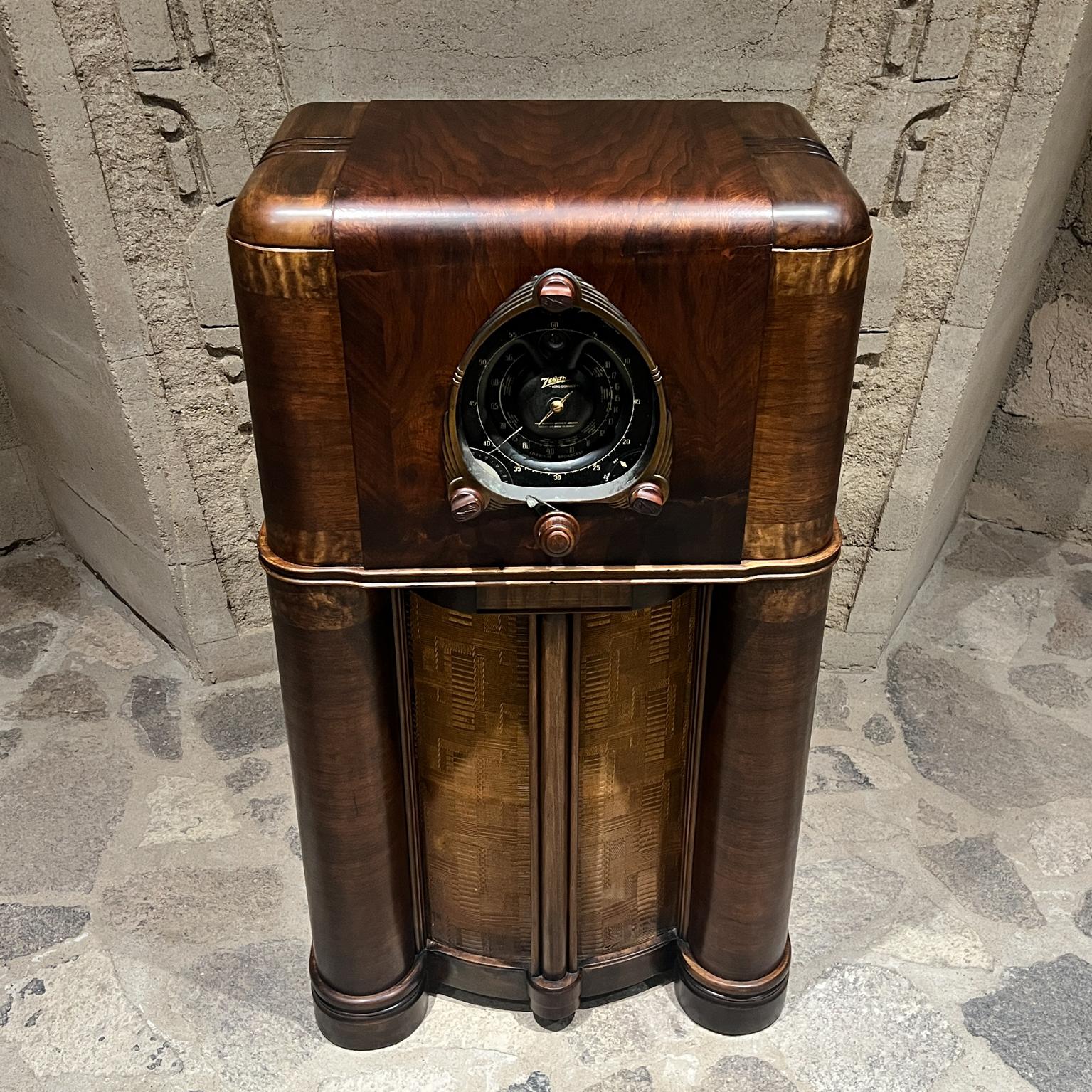 Console Zenith Radio Floor Model Art Déco des années 1930 Bon état - En vente à Chula Vista, CA