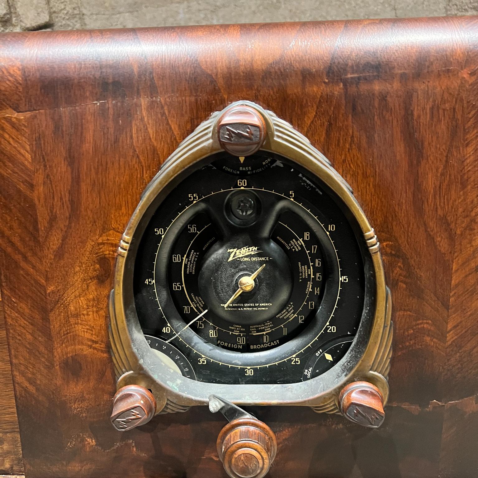Console Zenith Radio Floor Model Art Déco des années 1930 en vente 1