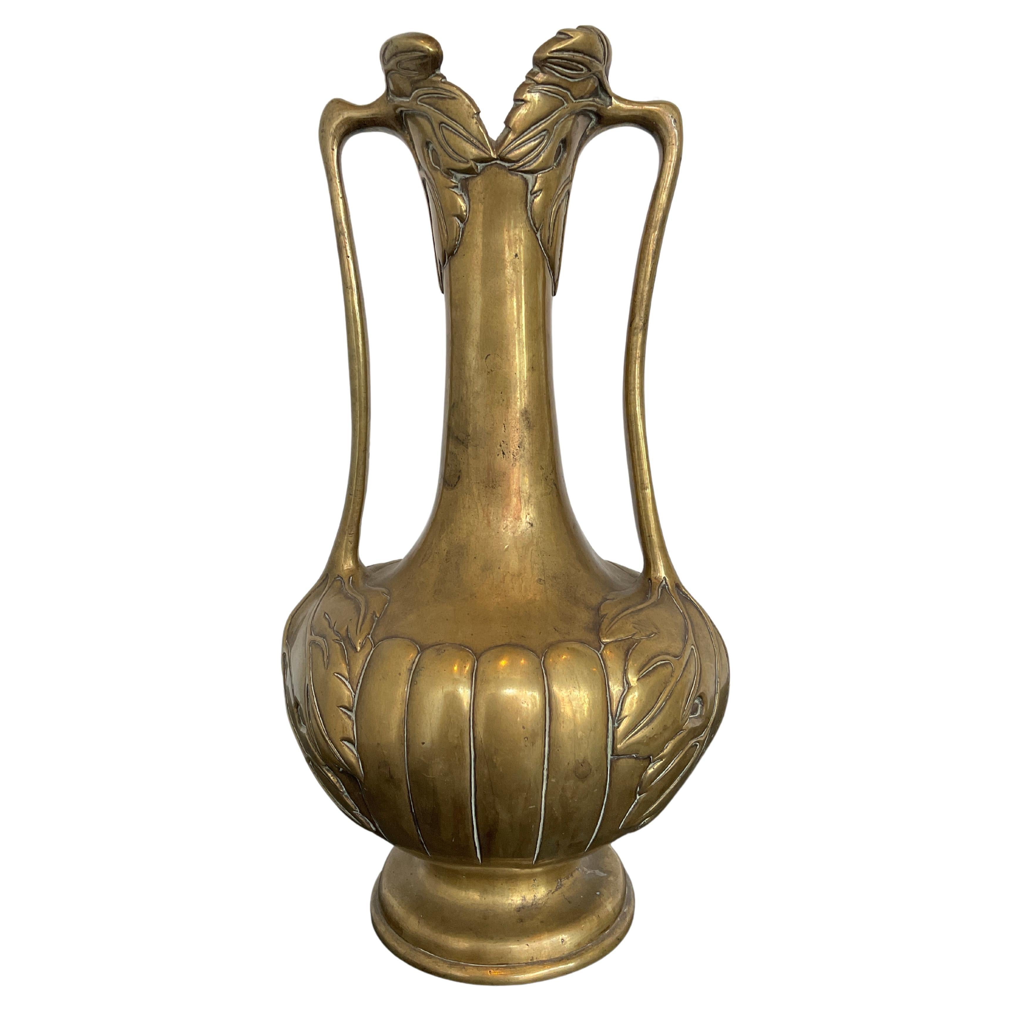 Vase en bronze Art nouveau des années 1930