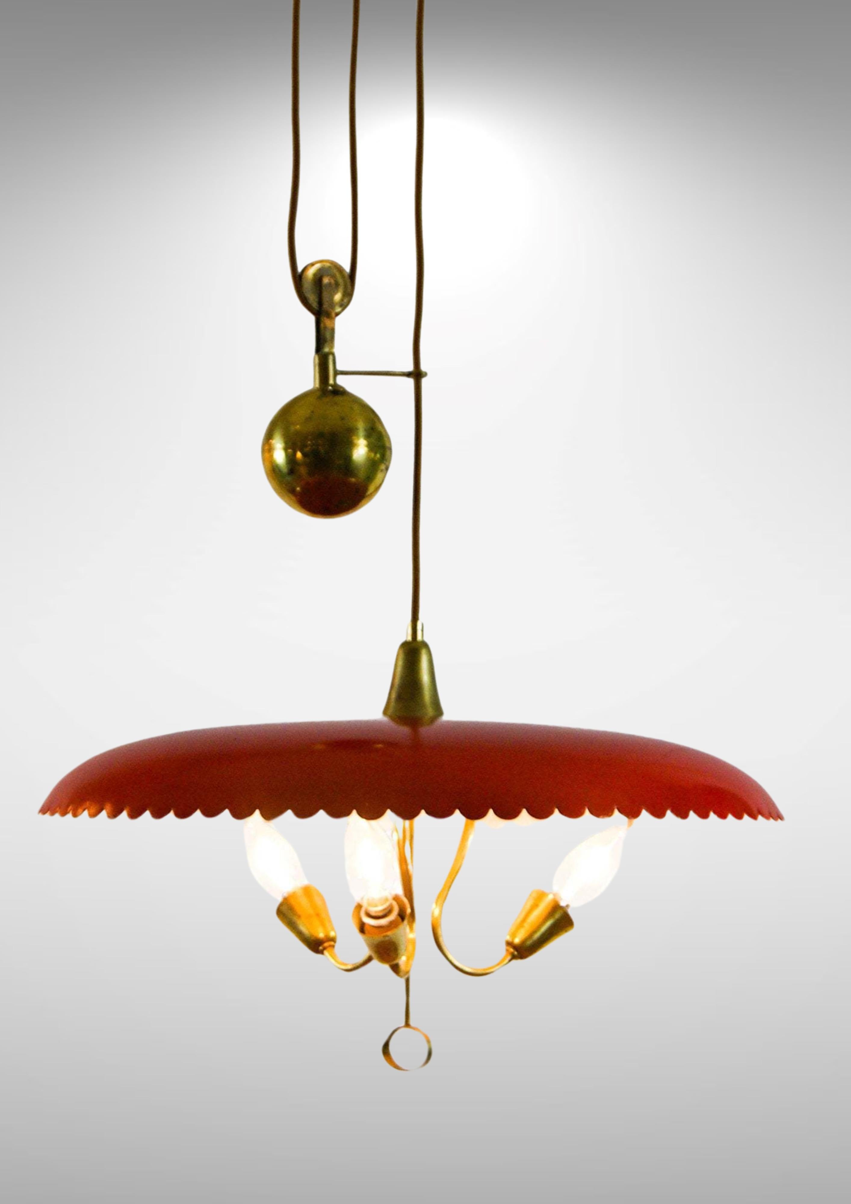 Italian design Arteluce counterbalance suspension pendant ceiling lamp by Gino Sarfatti for Arteluce circa late 1930s.
Based on information obtained from the book Arteluce/Arredoluce, the bomb shaped weighted balance (Model no 2044) is filled with