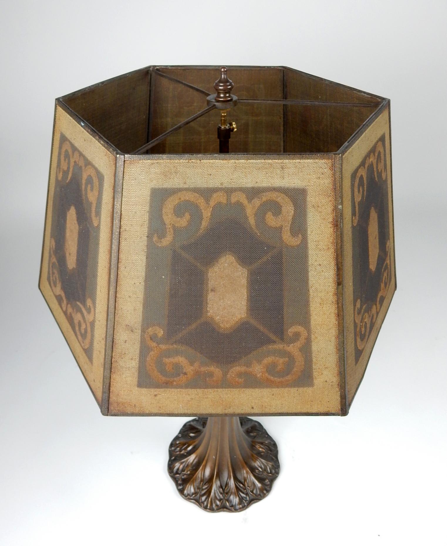 1930s Arts & Crafts Era Table Lamp with Painted Steel Mesh Shade In Good Condition In Las Vegas, NV