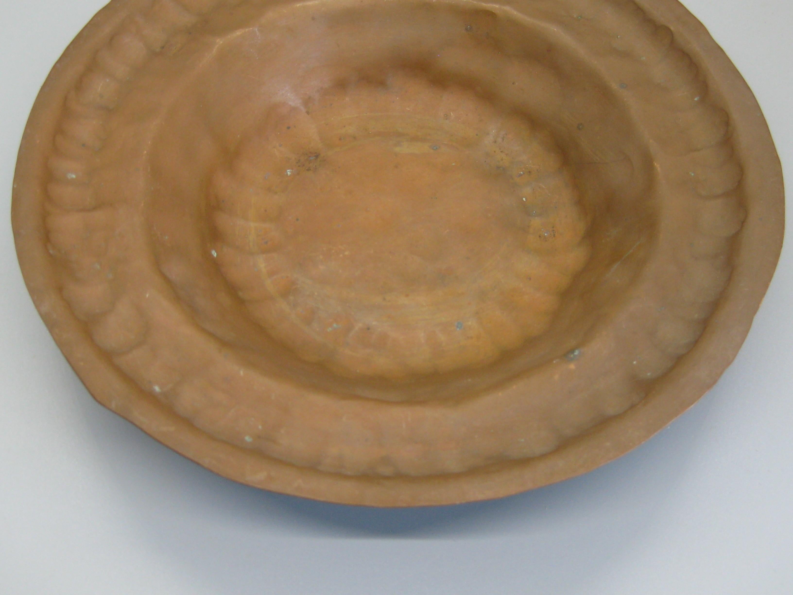 American 1930s Arts & Crafts Erhard Glander Hand Hammered Wrought Copper Bowl Wisconsin For Sale