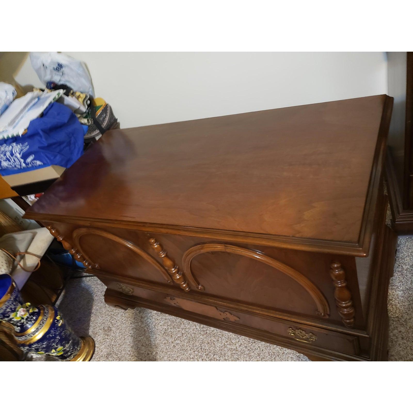 1930s Arts Deco Cavalier Solid Mahogany and Maple Cedar Chest In Good Condition In Germantown, MD