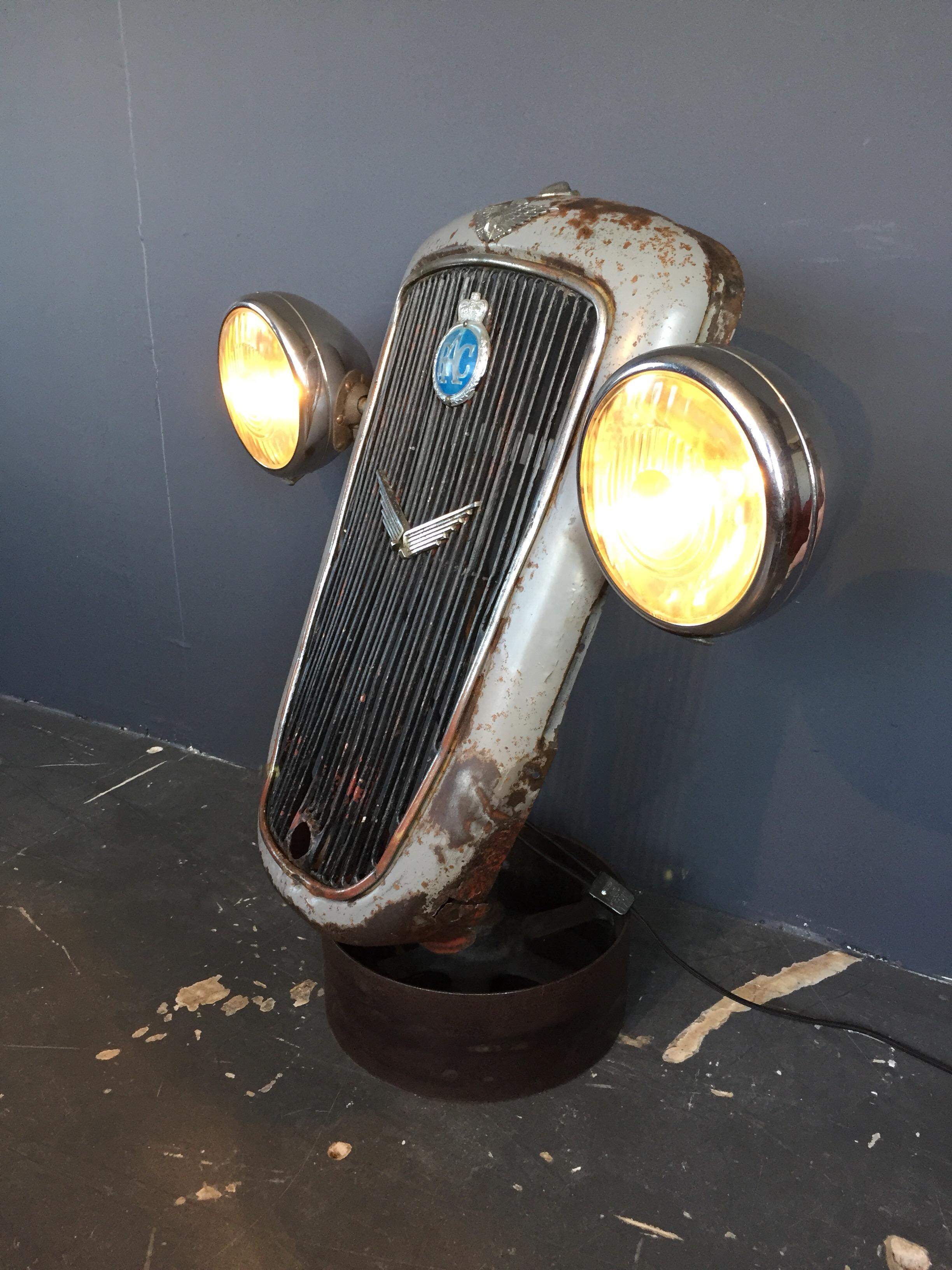 The Austin 10 Kühlergrill aus den 1930er Jahren mit Lucas King of the Road Head Lights (Englisch)