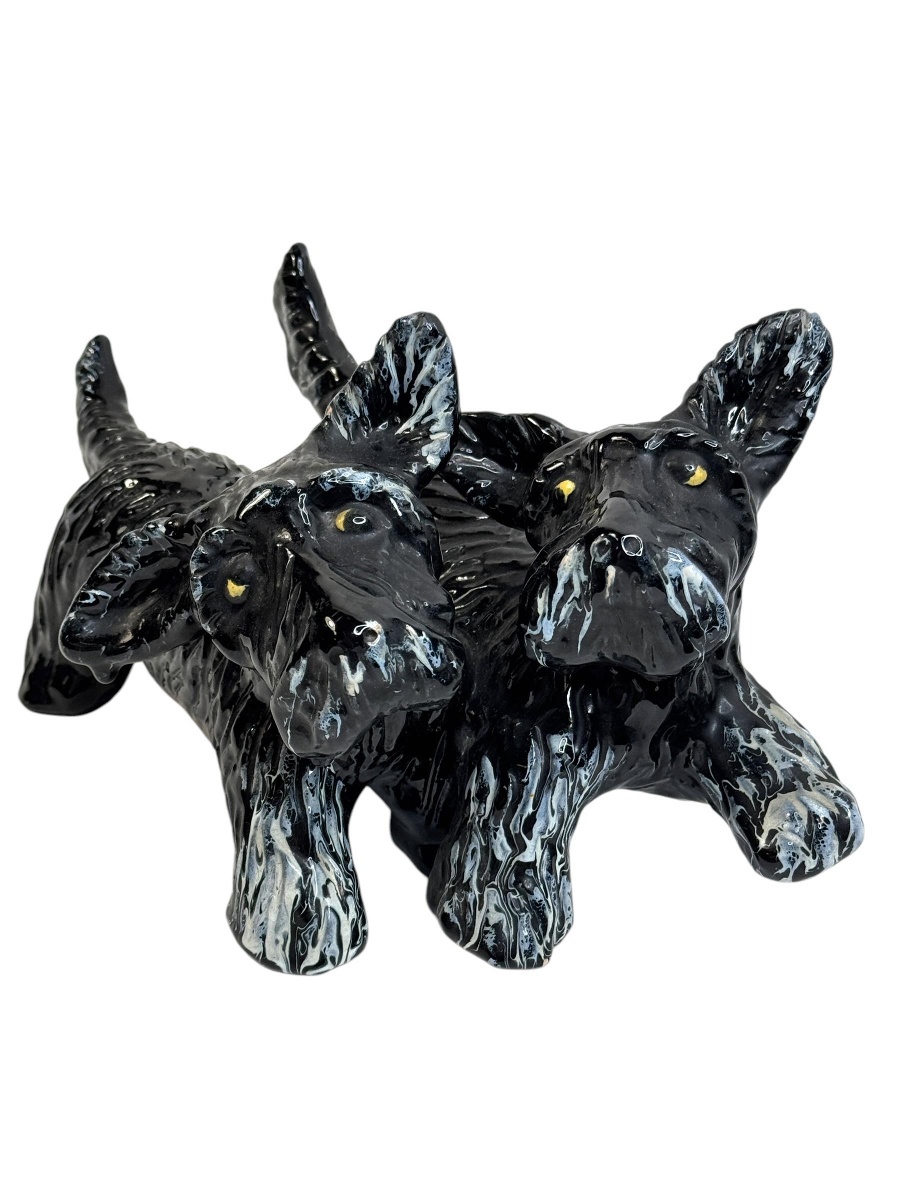 Art Déco Statua di cane Scottie in ceramica Goldscheider degli anni '30 in vendita