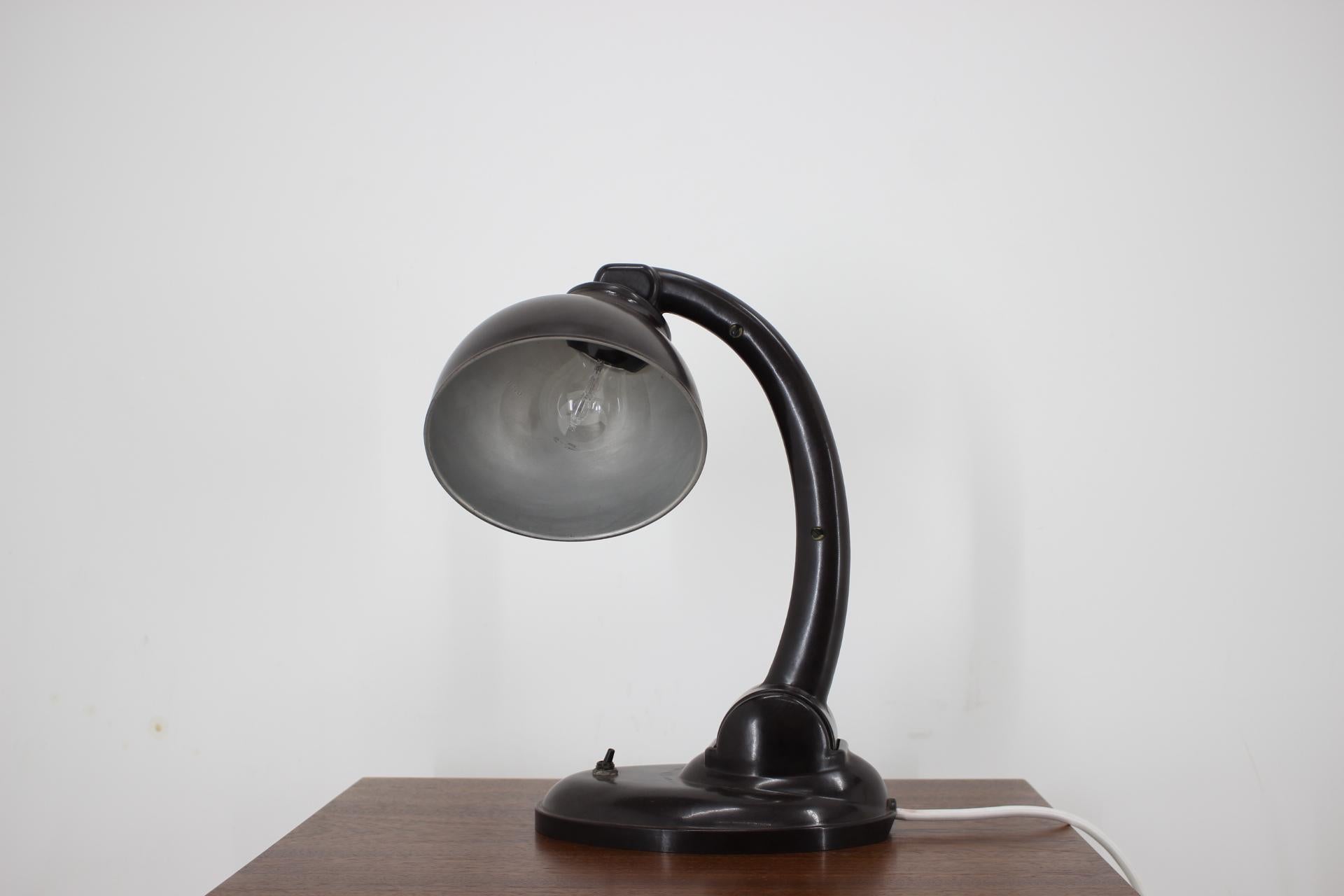 1930s Bakelite Table Lamp by Eric Kirkman Cole, Czechoslovakia In Good Condition In Praha, CZ