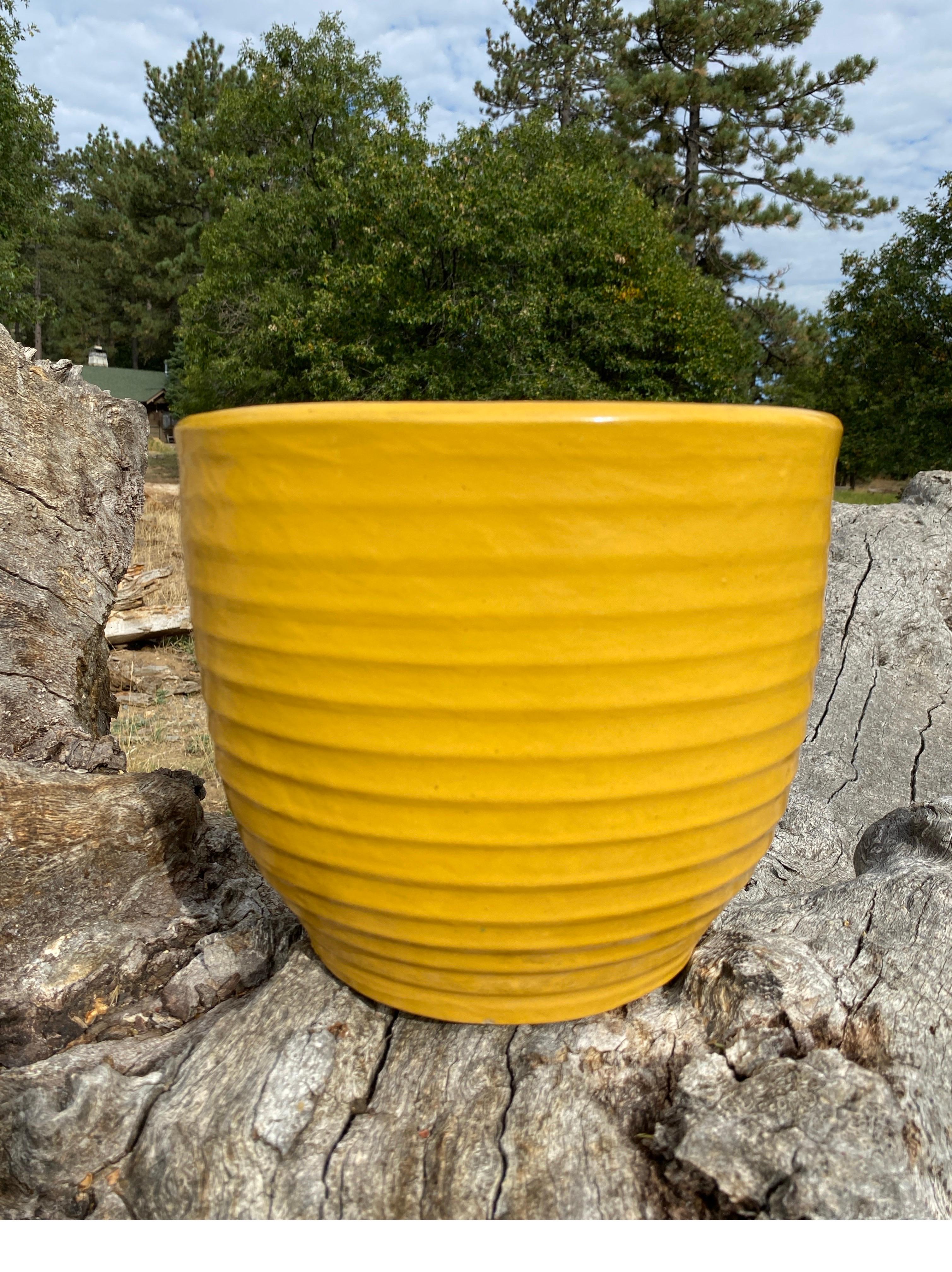1930s Bauer Los Angeles Size 9 1/2 Yellow Ringware Ceramic Flower Pot. 
