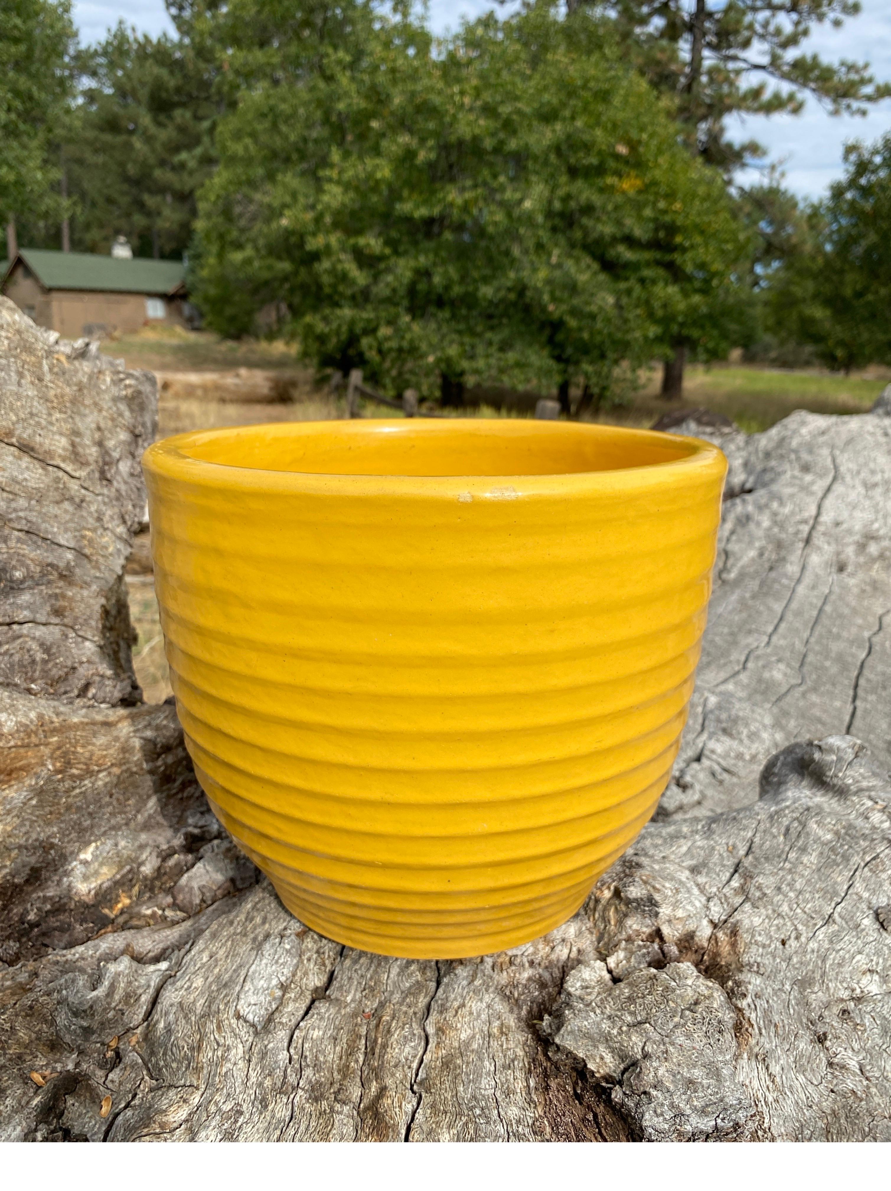 1930's Bauer Pottery Arts & Crafts Ceramic Yellow Ringware Flower Pot Jardinière In Fair Condition For Sale In San Juan Capistrano, CA