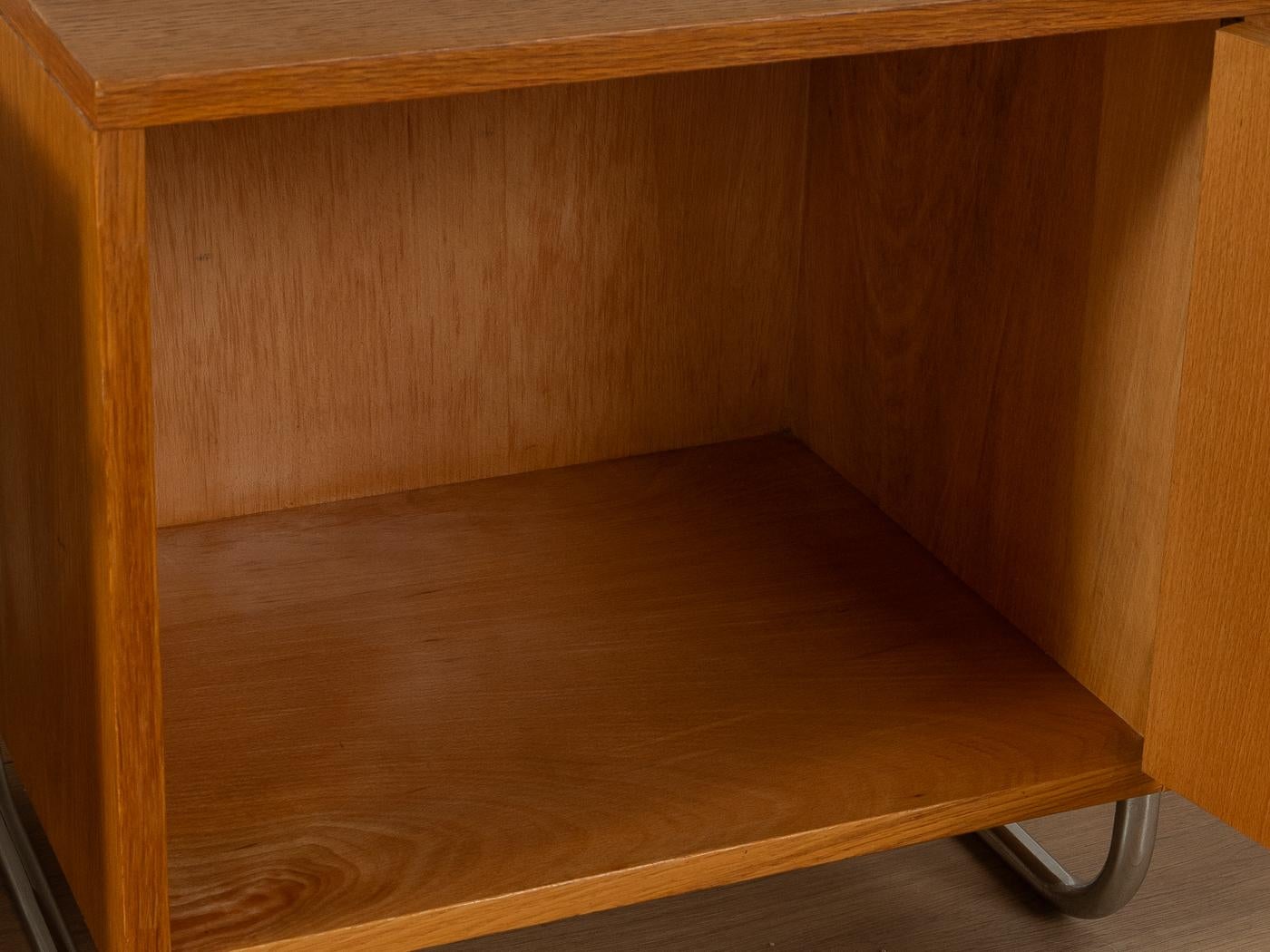1930s Bauhaus Bedside Tables, Kovona en vente 1