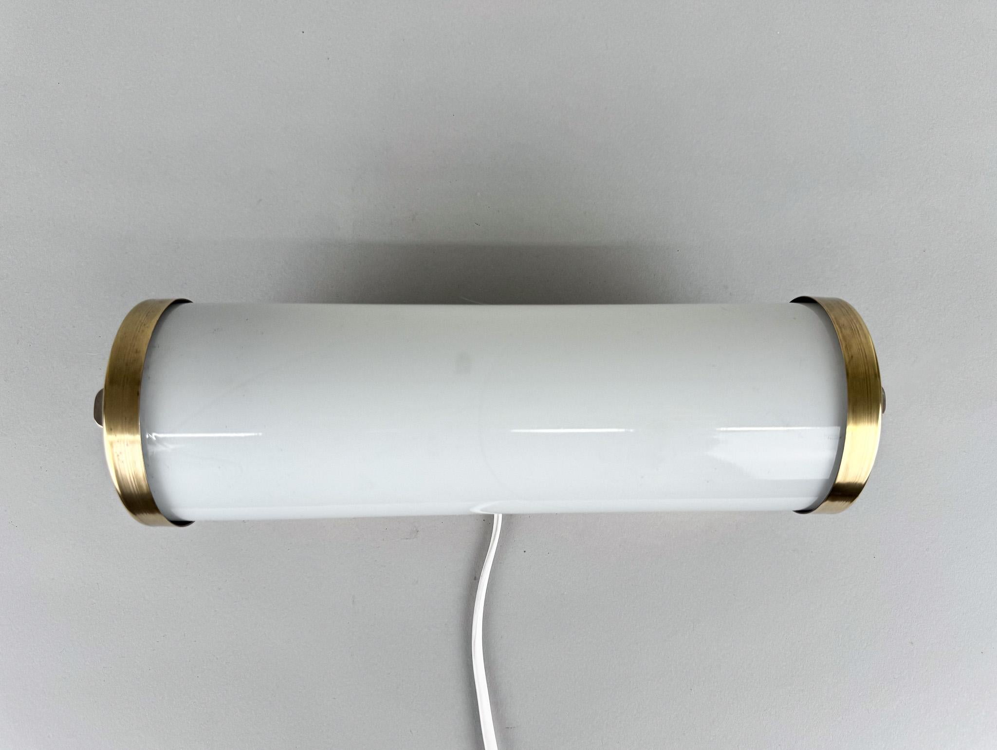 1930's Bauhaus Brass & Milk Glass Wall Lamp, Czechoslovakia In Good Condition For Sale In Praha, CZ