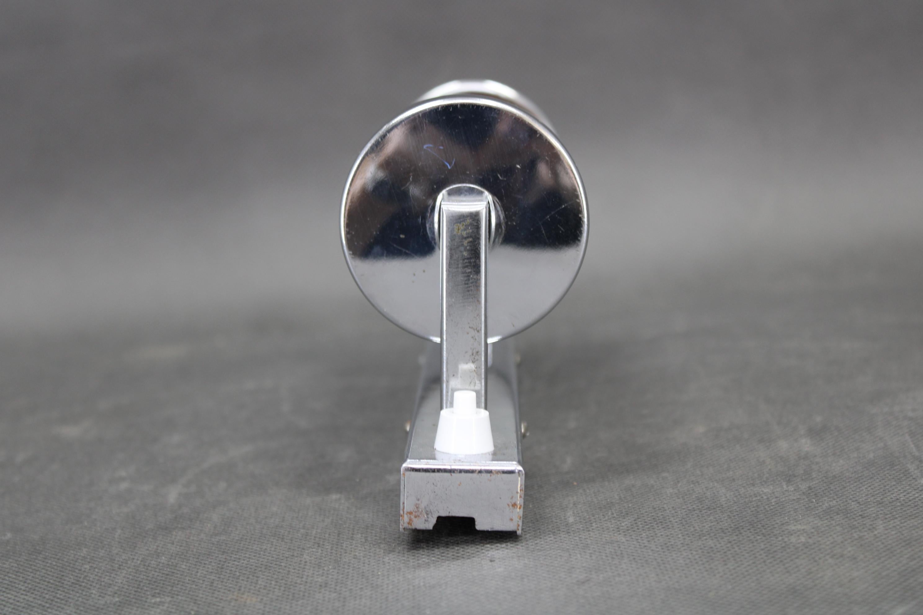 Applique tubolare Bauhaus degli anni '30 in cromo e vetro lattimo, Cecoslovacchia, restaurata in vendita 4