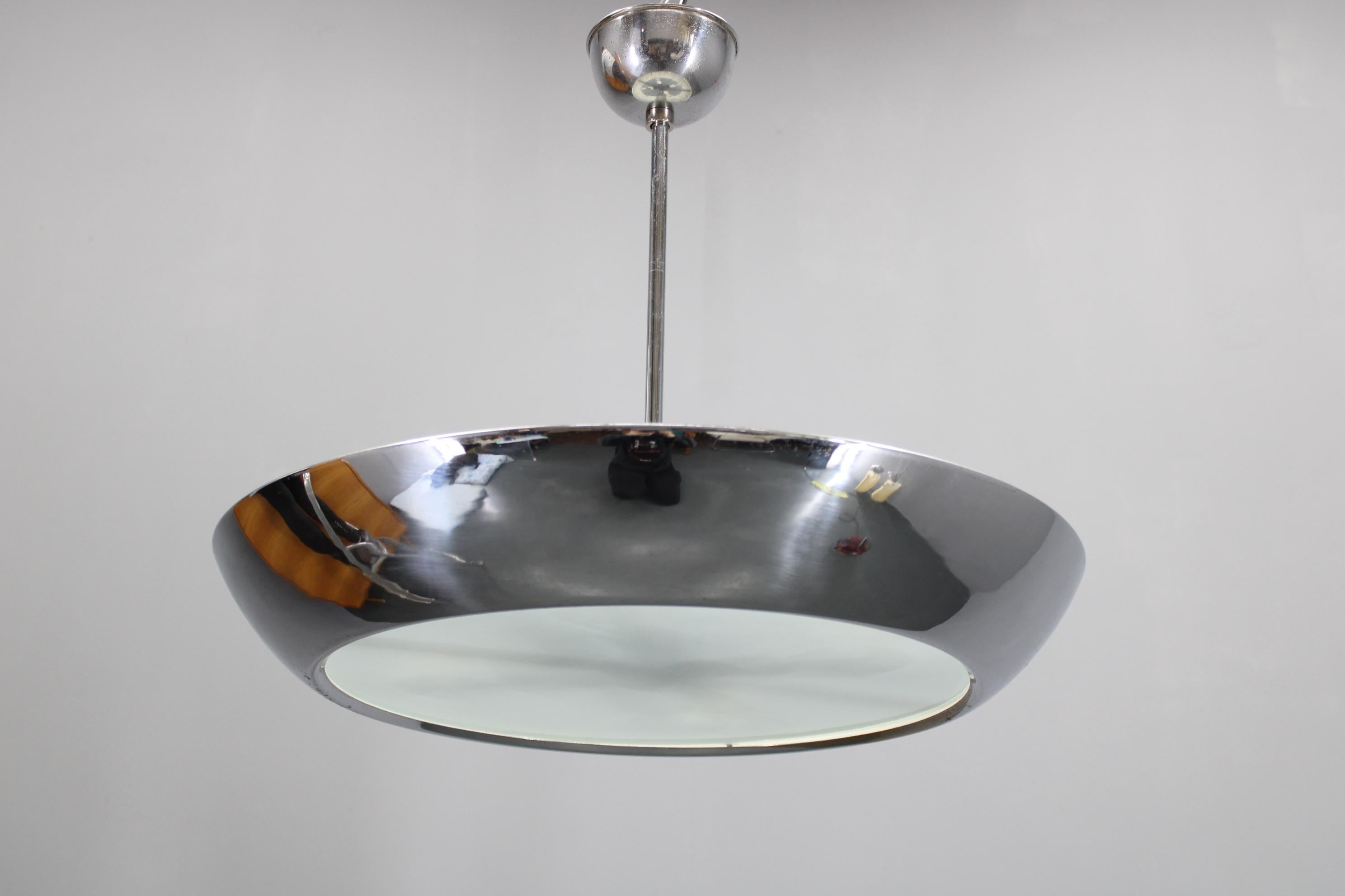 - Rewired 
- repolished
- Rewired-Repolished 
- 4 x  E26-E27 bulb
- US wiring compatible 
- Minor signs of use in Chrome plated layer 