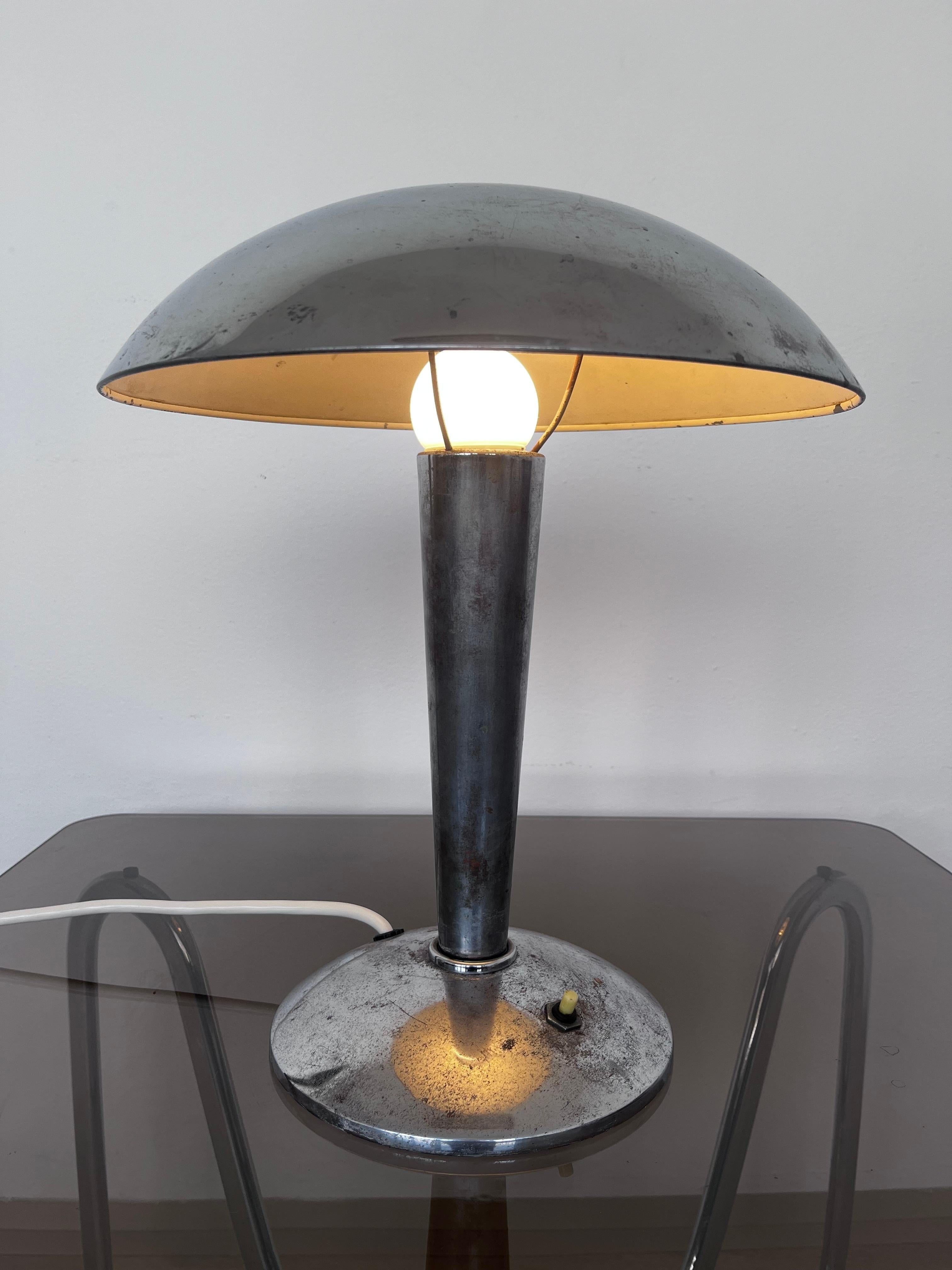 - 1930s, Czechoslovakia
-  cleaned ,polished and rewired  
- 1x , E26-E27 bulbs 
- US wiring compatible 
- nice patina,see the photos!
jr