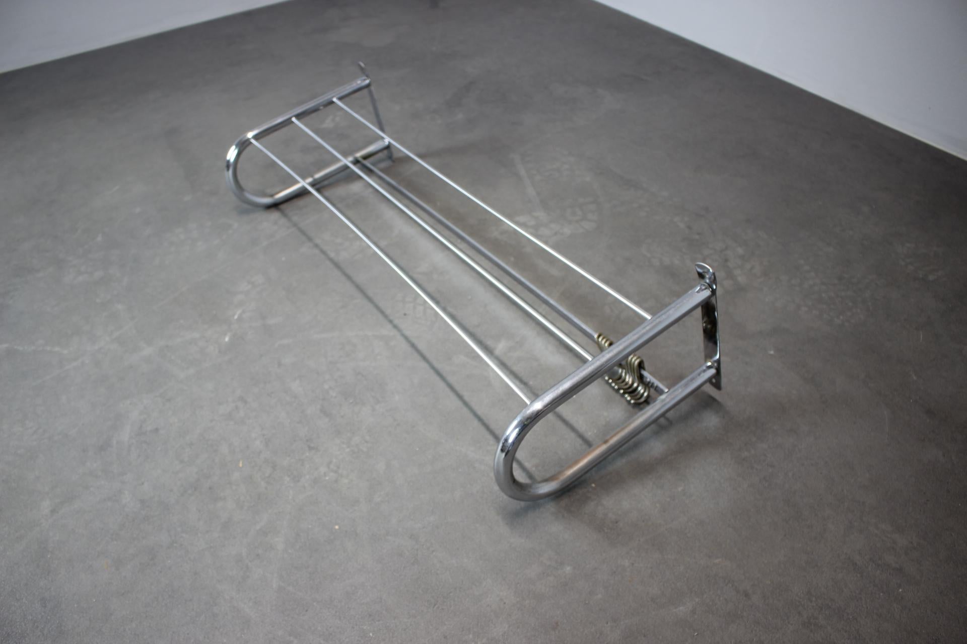 Porte-manteau mural en chrome Bauhaus 1930 Bon état - En vente à Praha, CZ