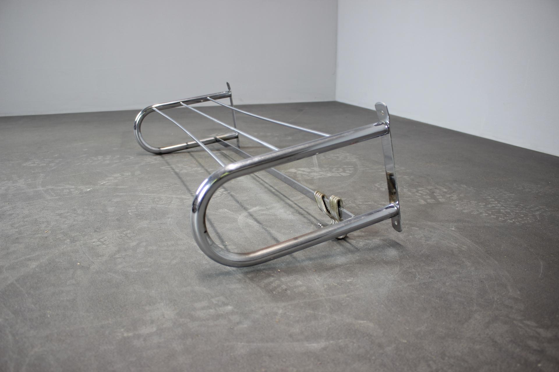 Milieu du XXe siècle Porte-manteau mural en chrome Bauhaus 1930 en vente