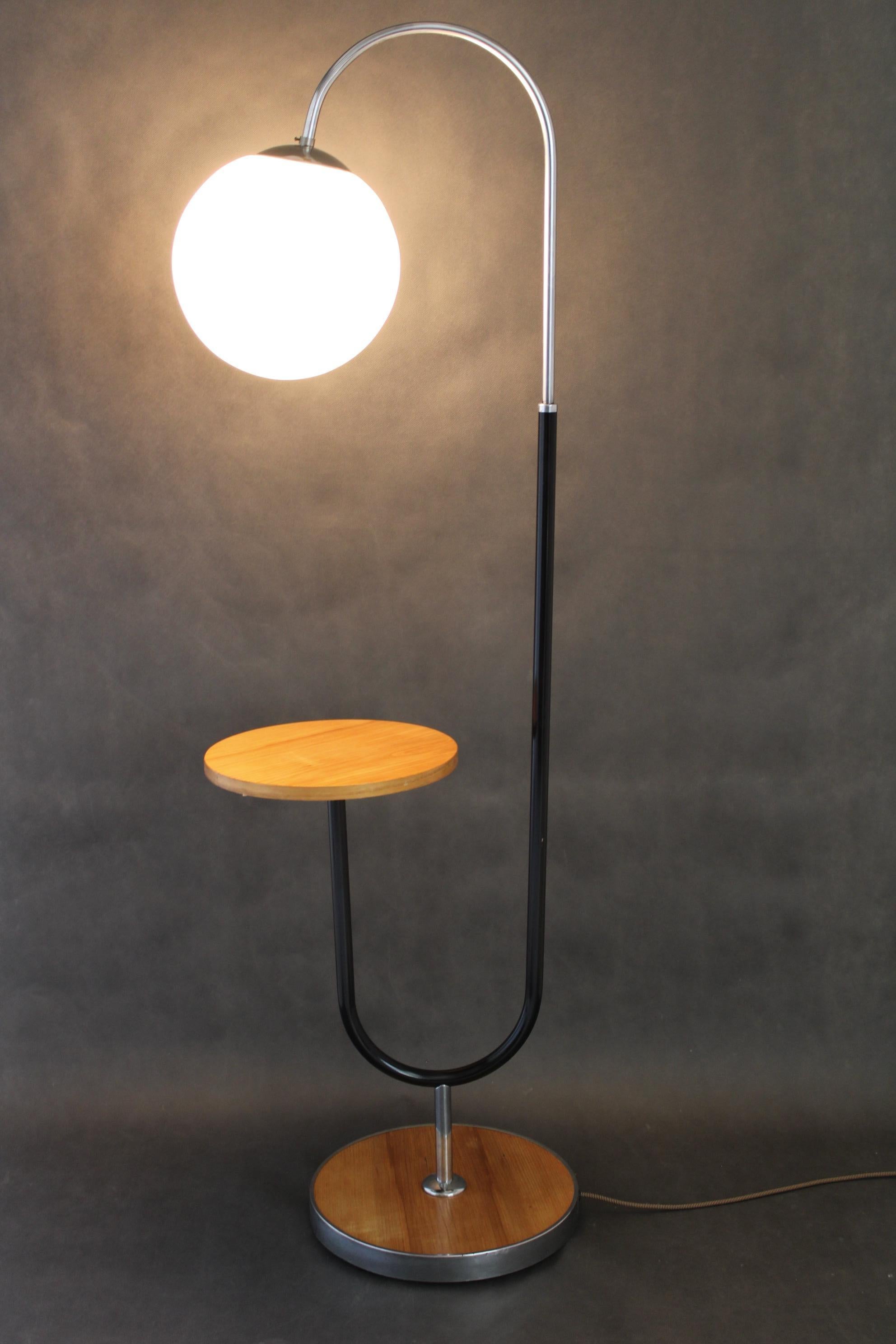 Lámpara de pie Bauhaus de los años 30, Checoslovaquia en venta 3