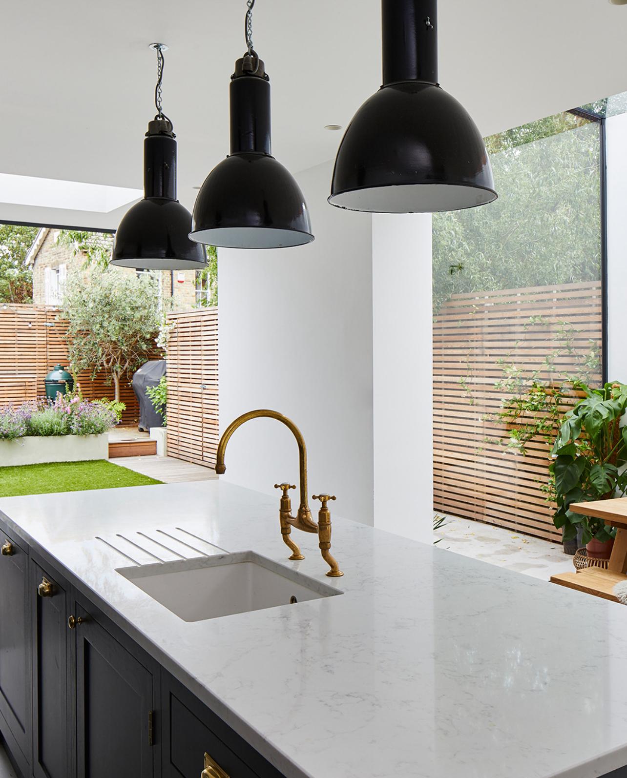 Allemand 1930's Bauhaus German Black enamel Factory Lighting en vente