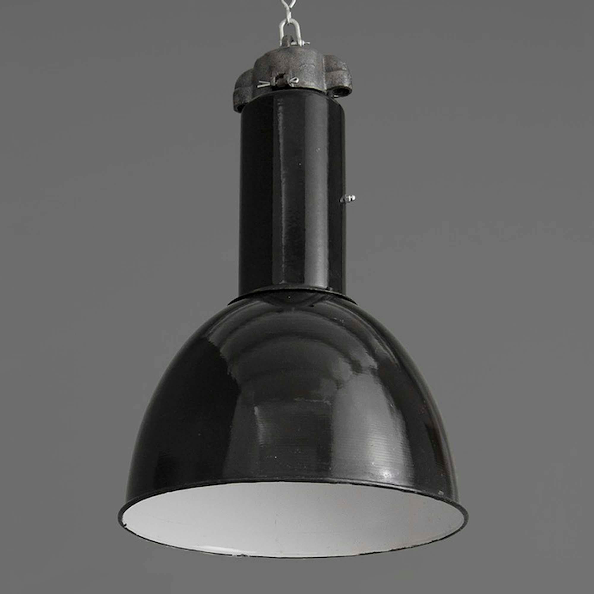 Émaillé 1930's Bauhaus German Black enamel Factory Lighting en vente