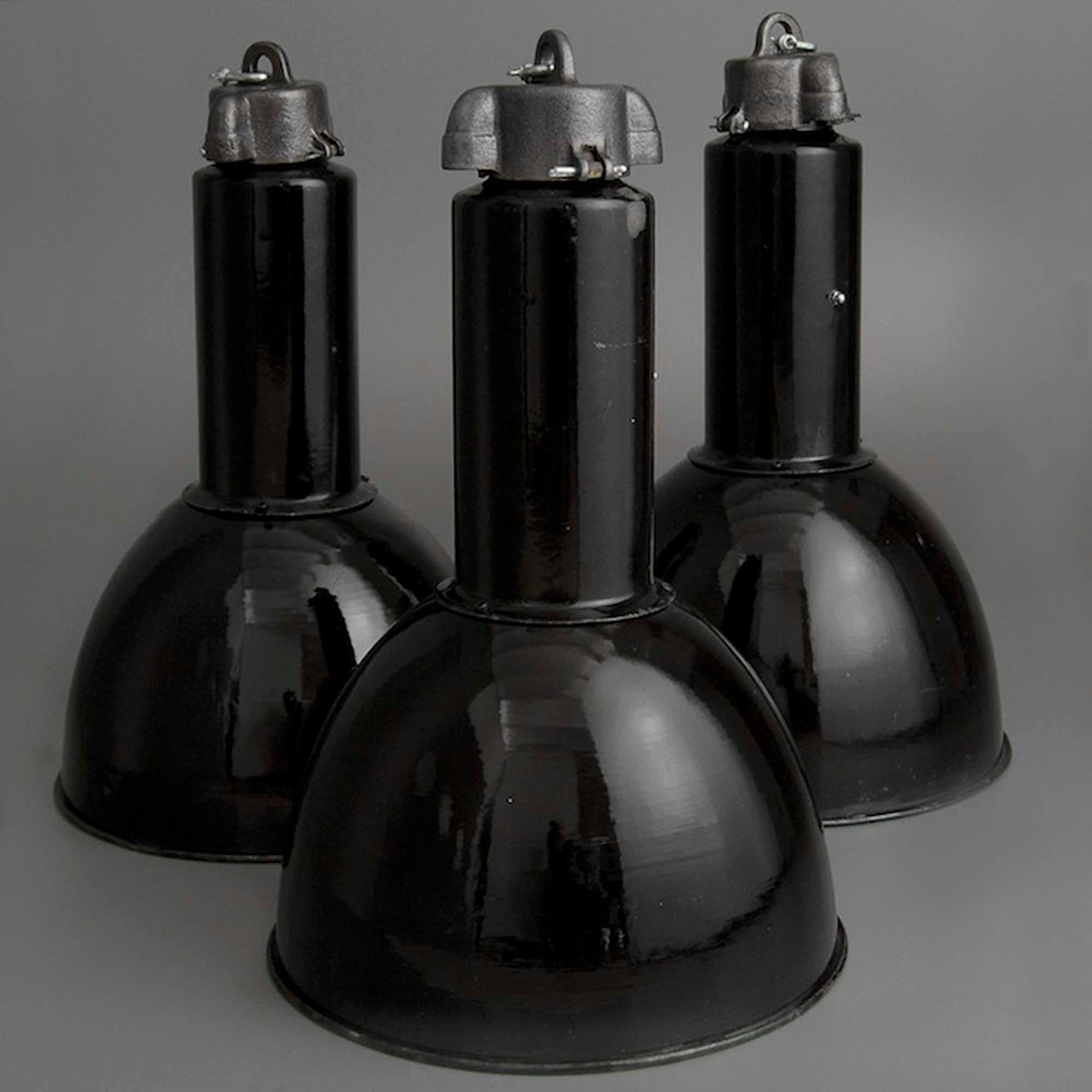 1930's Bauhaus German Black enamel Factory Lighting Bon état - En vente à Leicester, Leicestershire