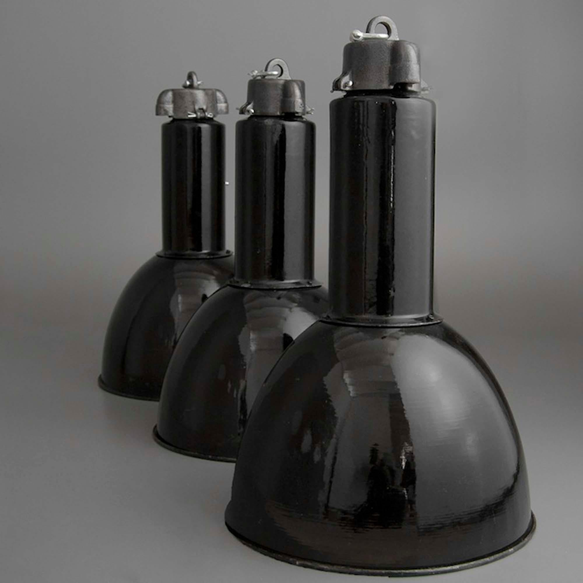 Milieu du XXe siècle 1930's Bauhaus German Black enamel Factory Lighting en vente