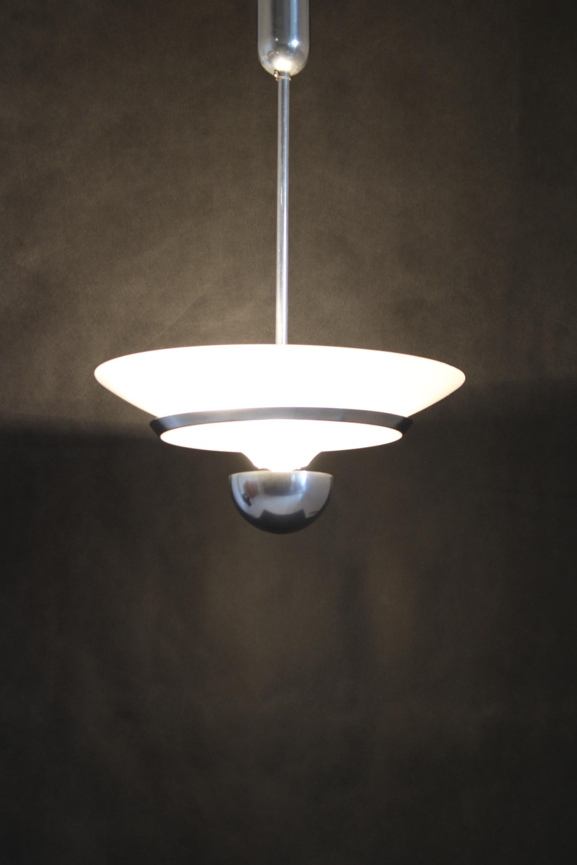 Lampada a sospensione Bauhaus degli anni '30, restaurata in vendita 6