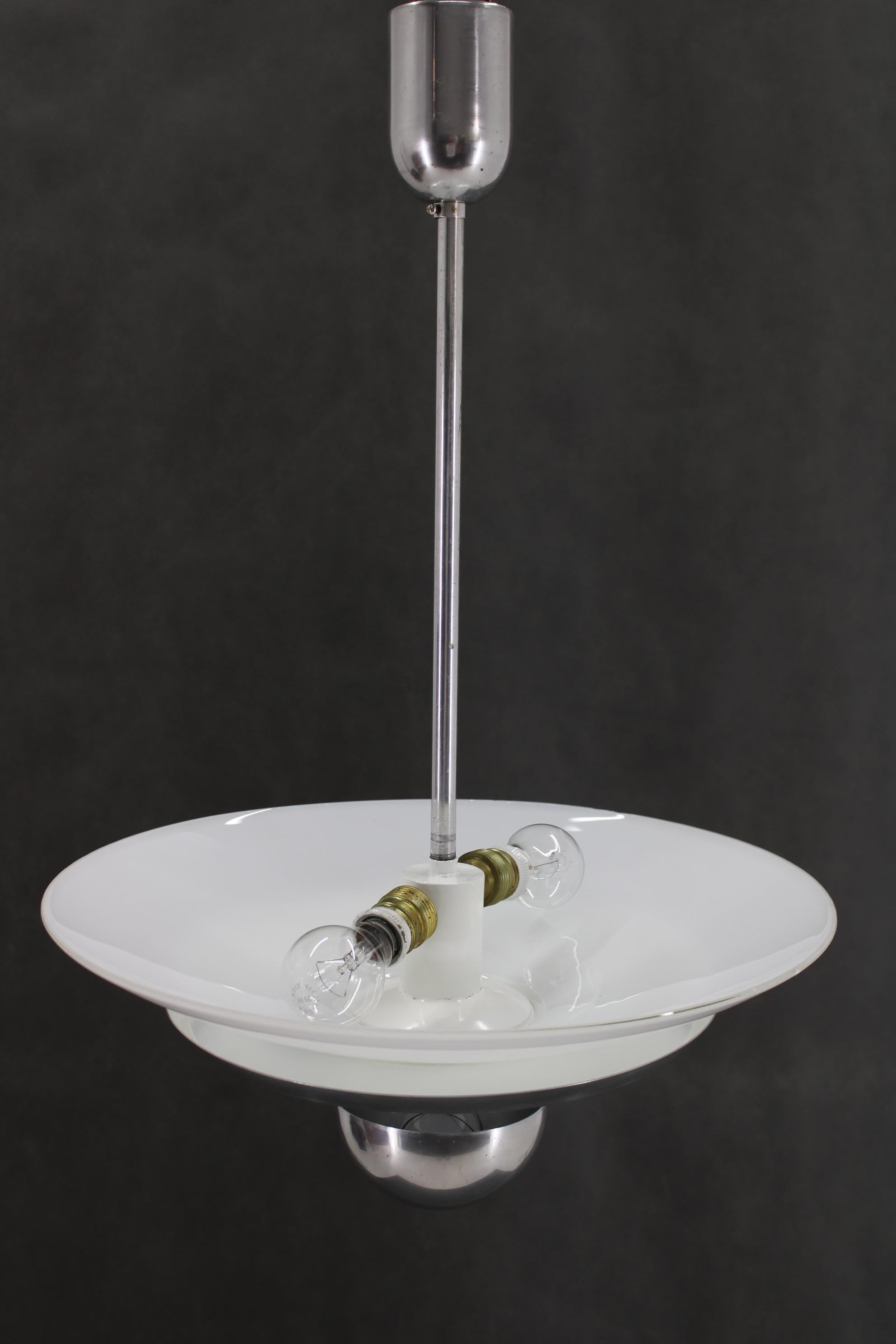 Lampada a sospensione Bauhaus degli anni '30, restaurata in vendita 1
