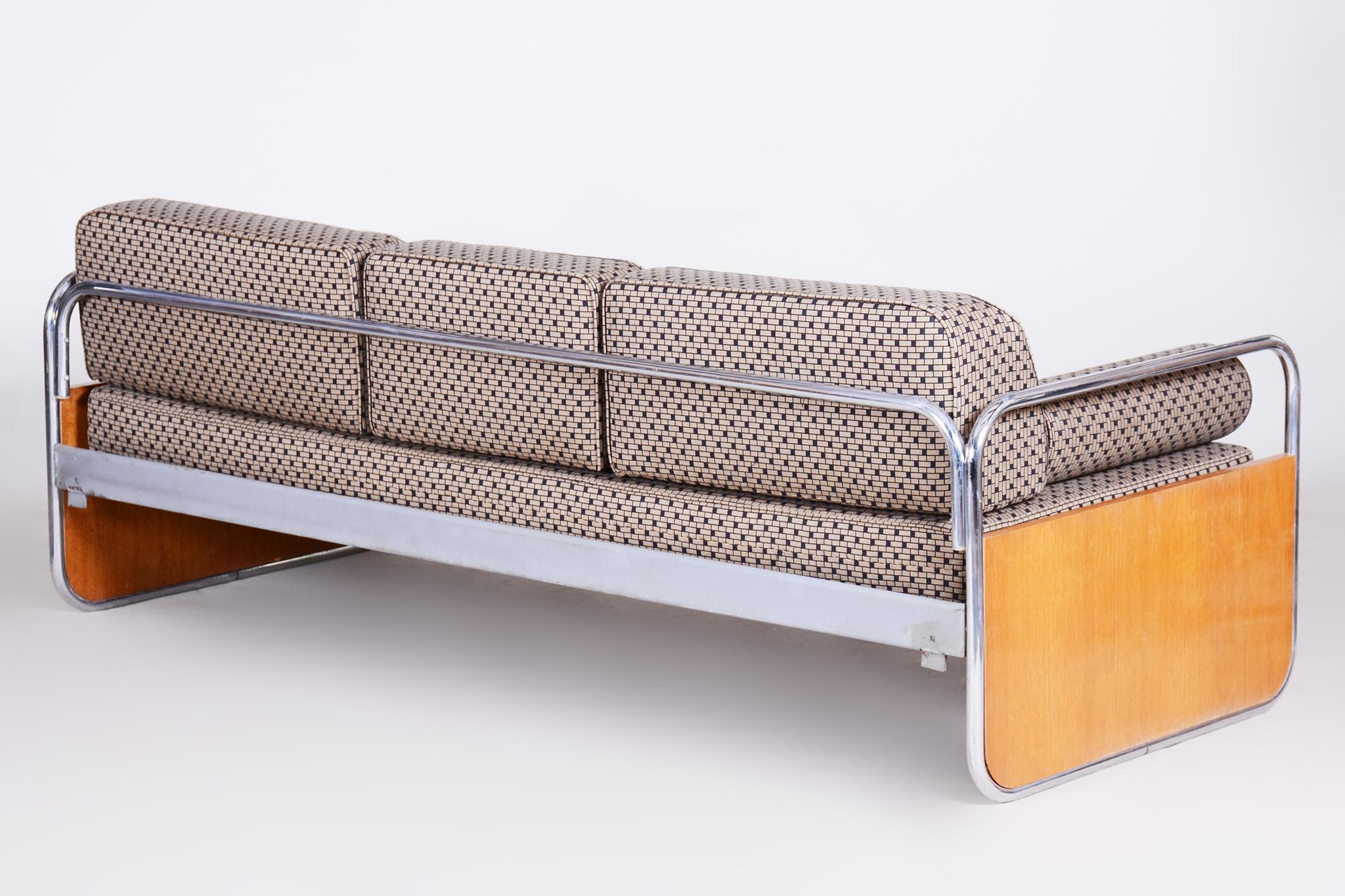 1930s Bauhaus Sofa Made by Hynek Gottwald, Czechia, Restored and Reupholstered 5