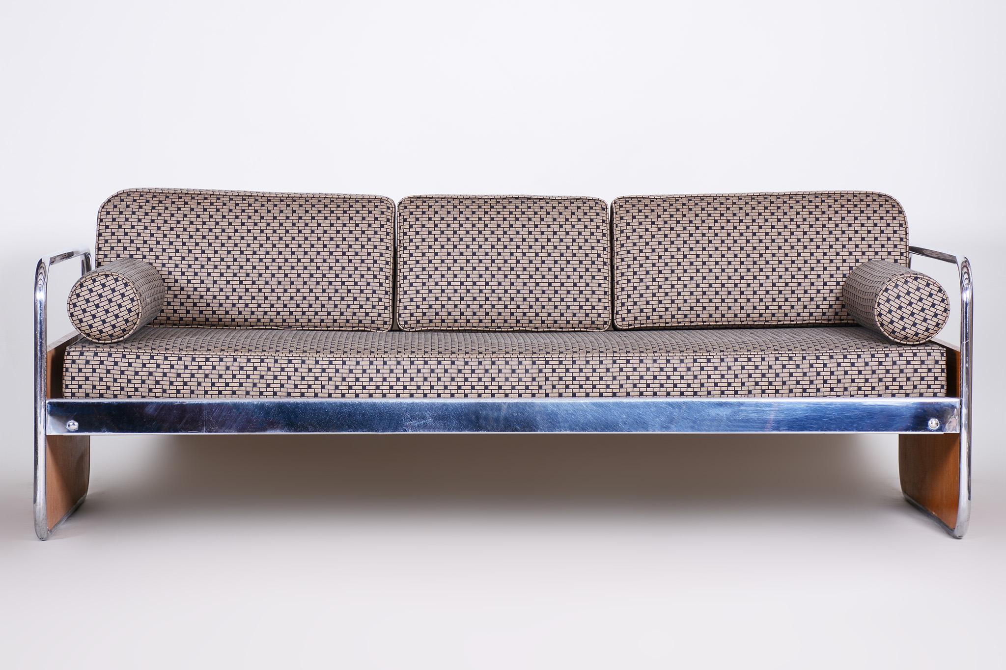 20th Century 1930s Bauhaus Sofa Made by Hynek Gottwald, Czechia, Restored and Reupholstered