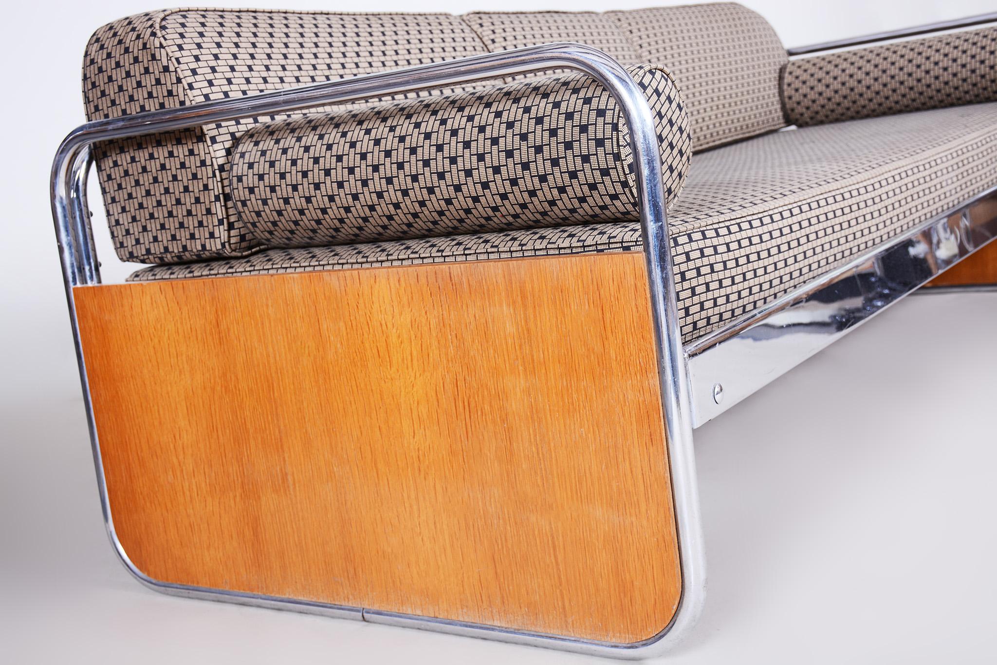 1930s Bauhaus Sofa Made by Hynek Gottwald, Czechia, Restored and Reupholstered at 1stDibs