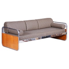 1930s Bauhaus Sofa Made by Hynek Gottwald, Czechia, Restored and Reupholstered