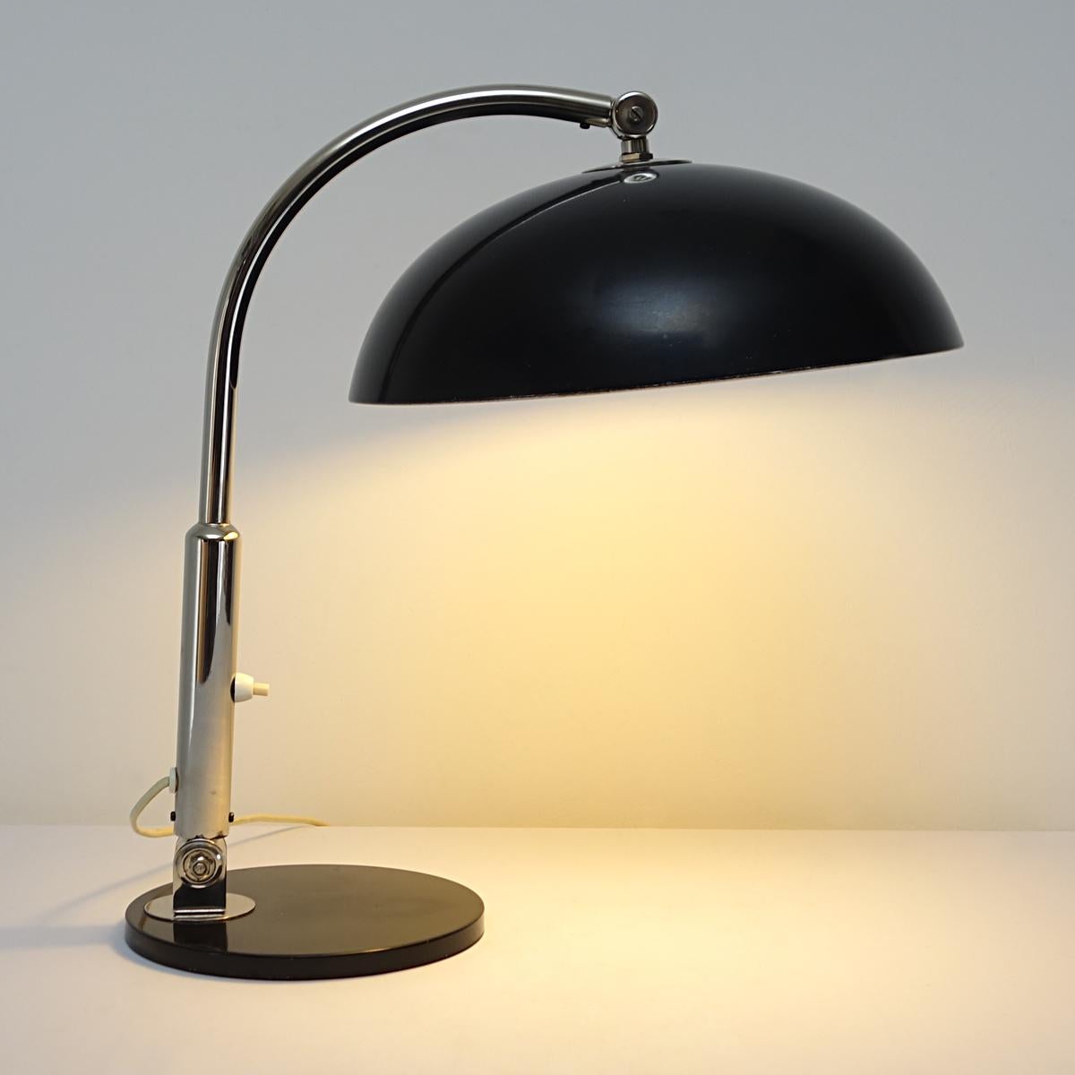 1930's Bauhaus Style Desk Lamp P 144 Designed by H. Busquet for Hala Zeist 4