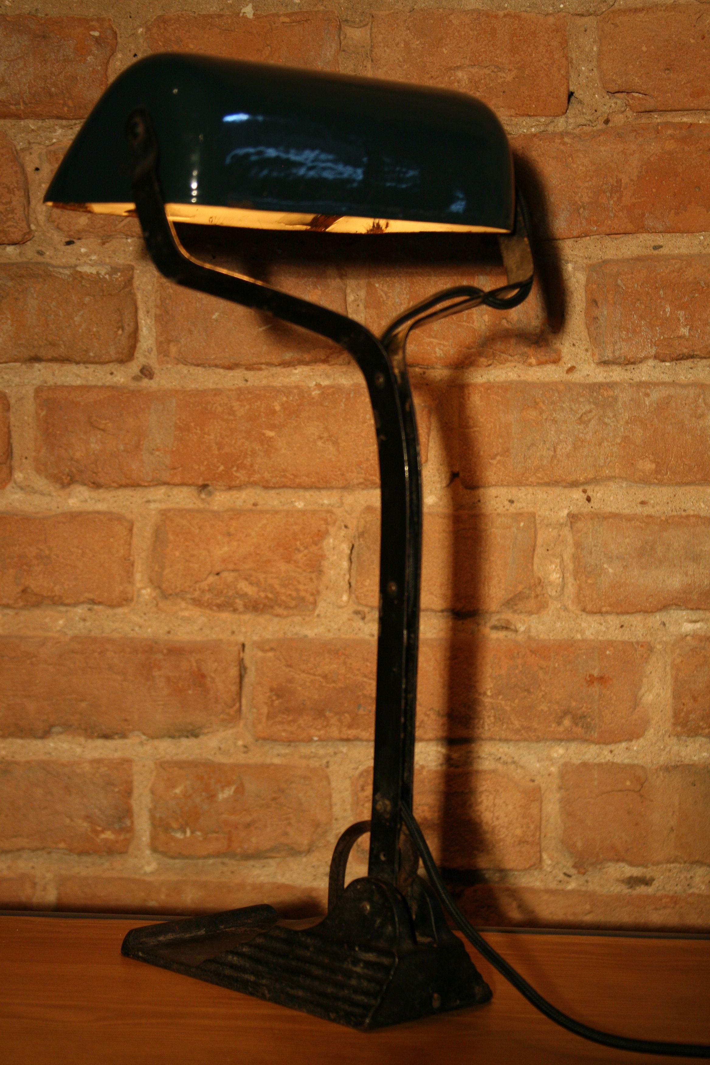 A classic representative of the Bauhaus style a bank and an office lamp from the 1930s, model 6676/1 manufactured by the German company, HORAX.

Construction: 
A stabile and heavy base of lamp is made of cast iron, on which the arm is mounted with