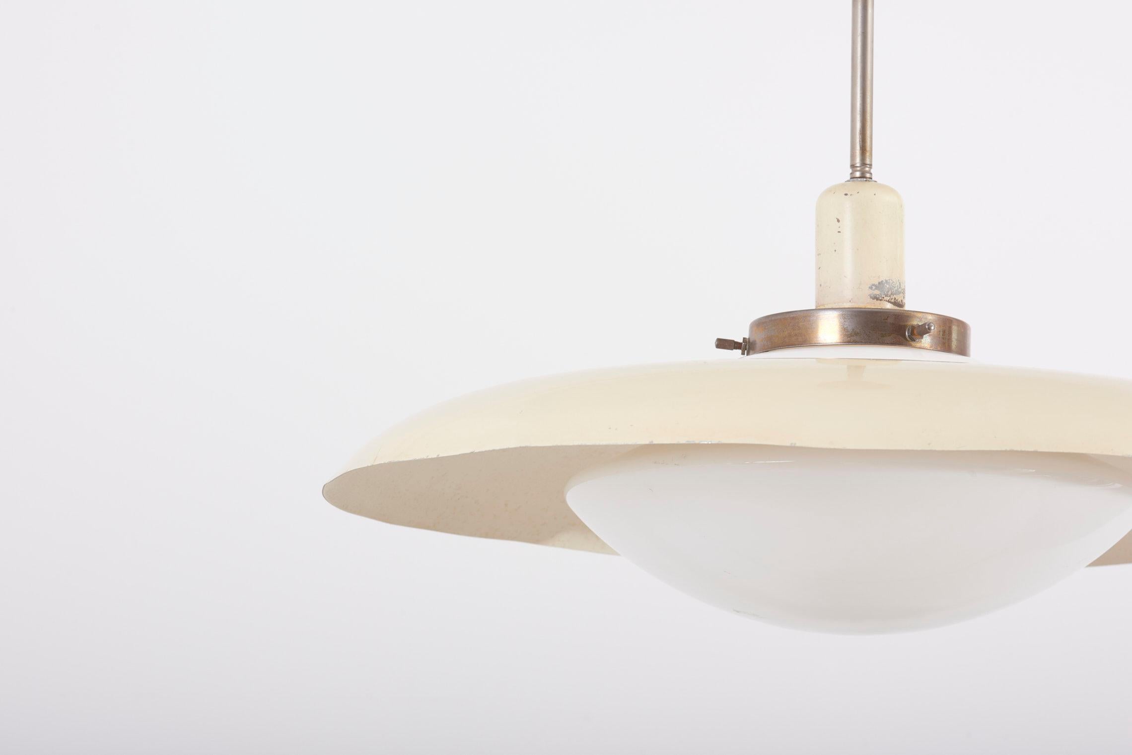 Milieu du XXe siècle lampe suspendue style Bauhaus des années 1930 en vente