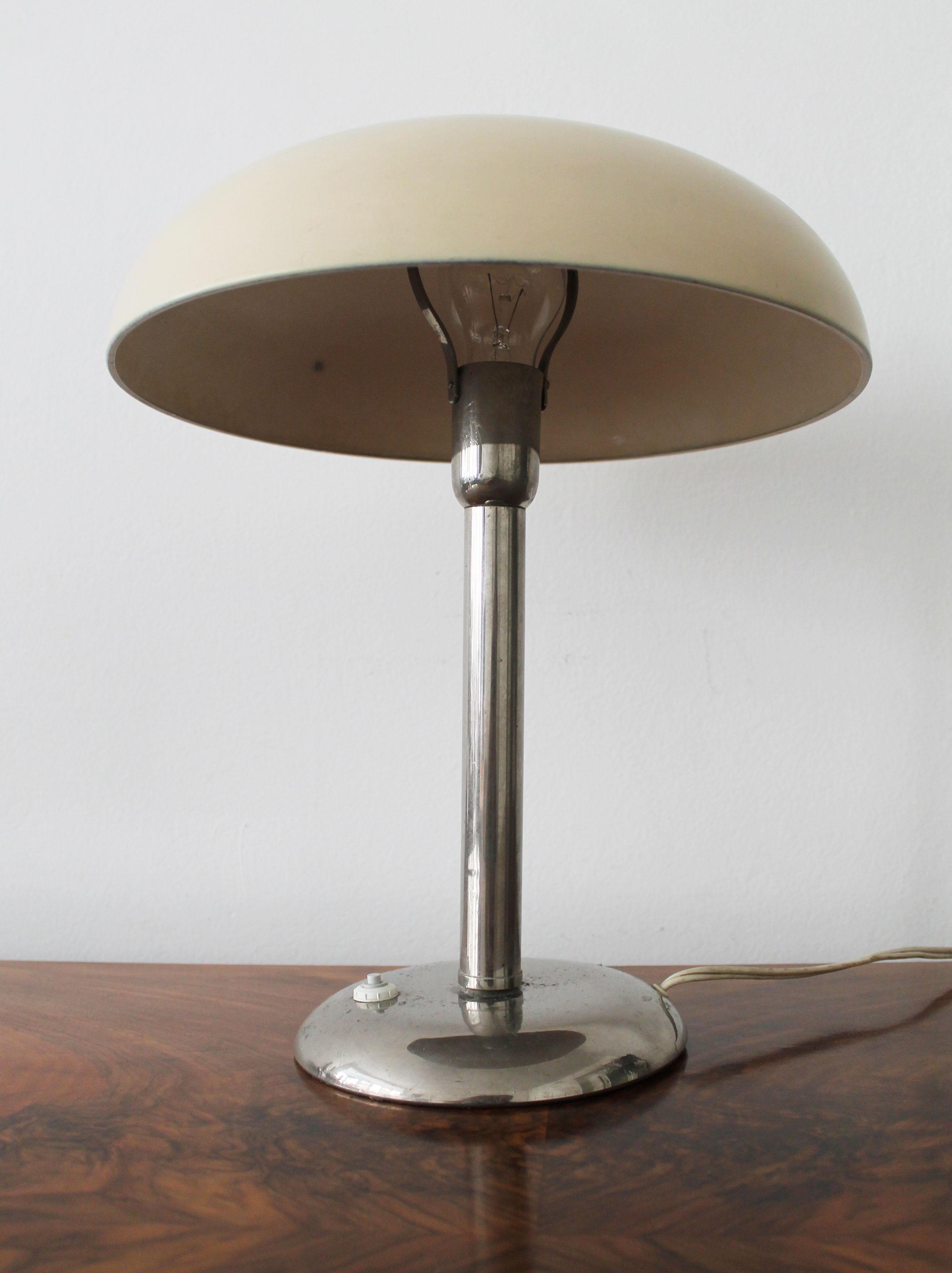 Bauhaus-Tischlampe aus den 1930er Jahren (Mitte des 20. Jahrhunderts) im Angebot