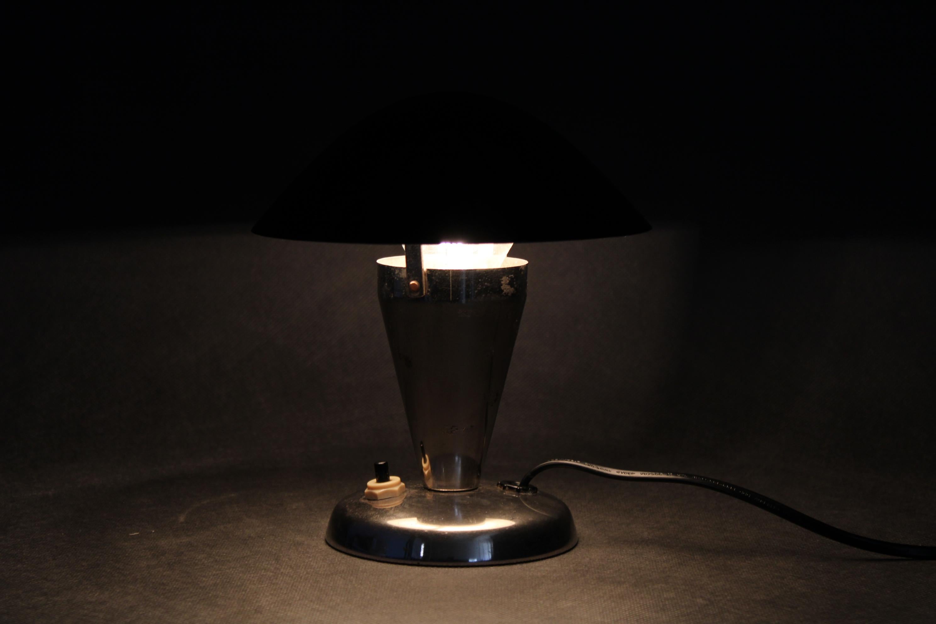 1930s Bauhaus Table Lamp with Adjustable Shade, Czechoslovakia in vendita 6