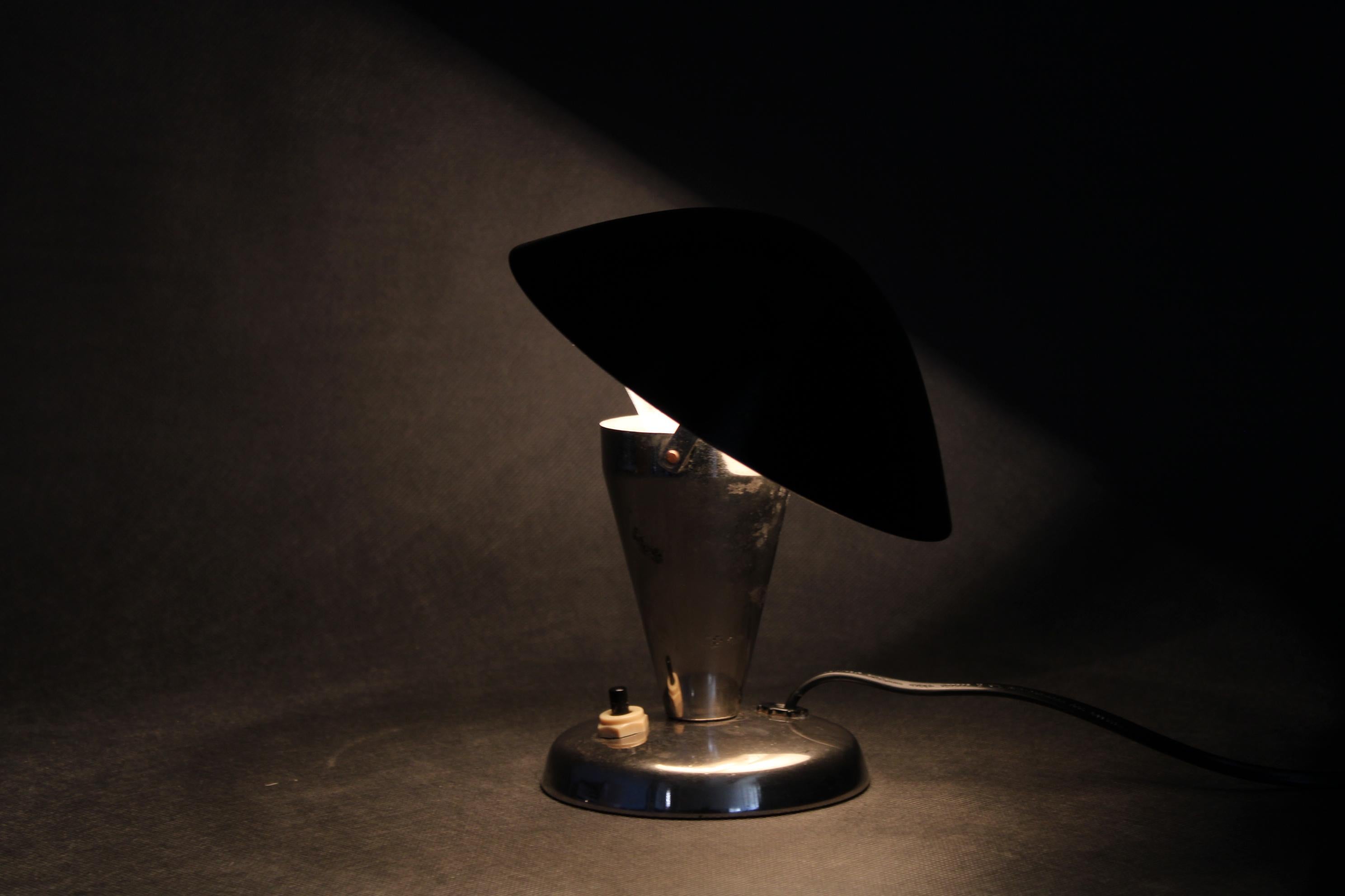1930s Bauhaus Table Lamp with Adjustable Shade, Czechoslovakia in vendita 7