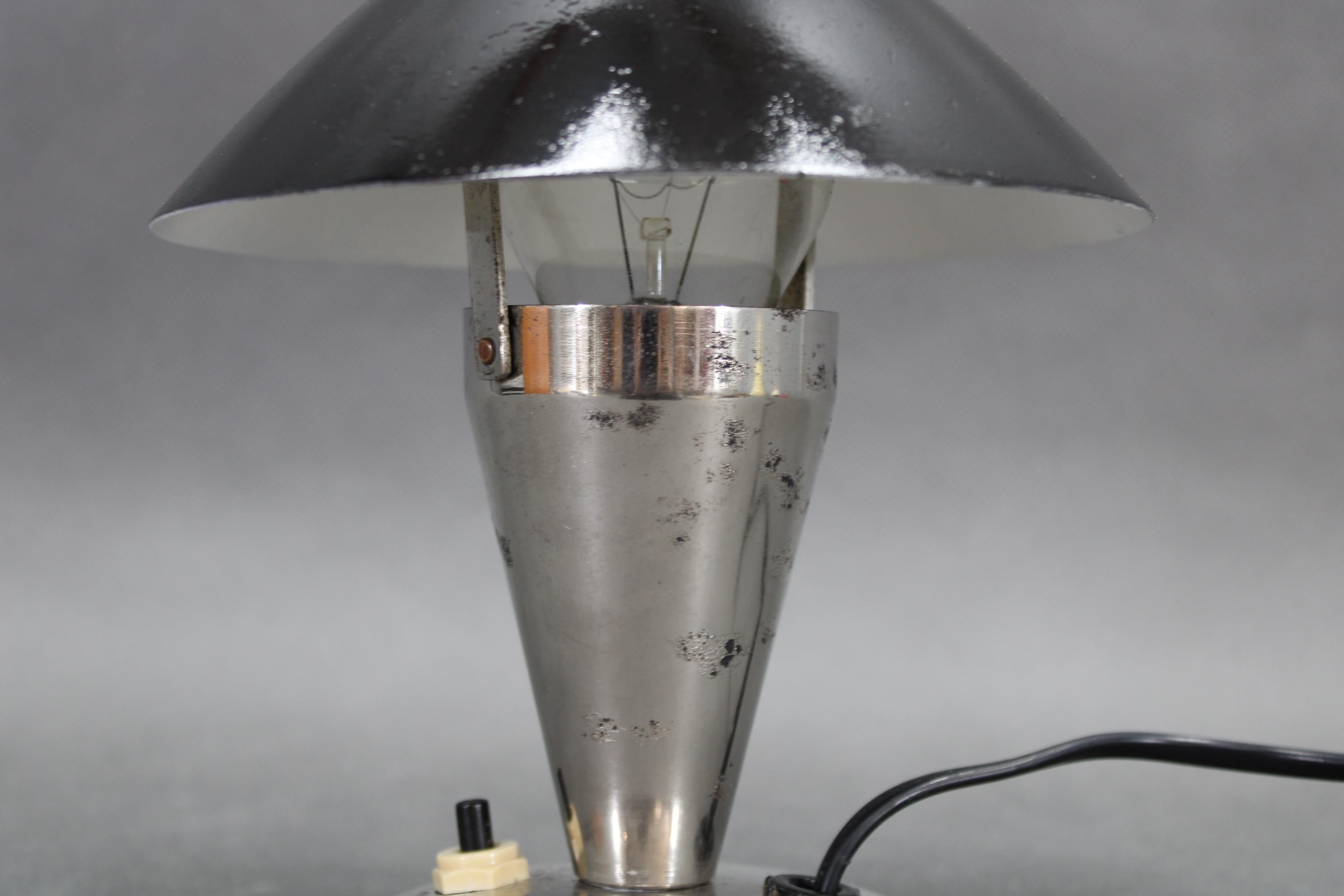 1930s Bauhaus Table Lamp with Adjustable Shade, Czechoslovakia In condizioni buone in vendita a Praha, CZ