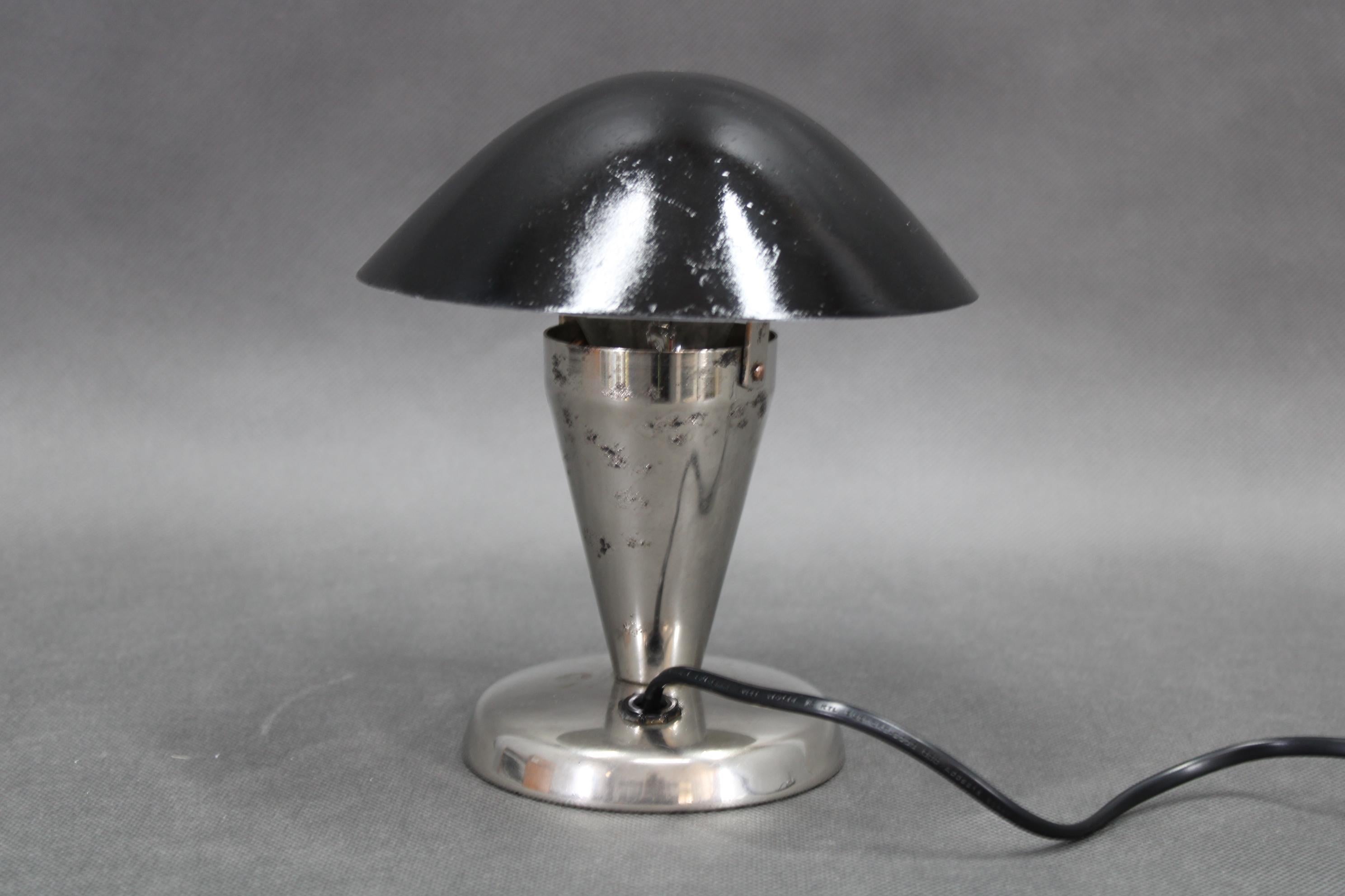 1930s Bauhaus Table Lamp with Adjustable Shade, Czechoslovakia in vendita 2