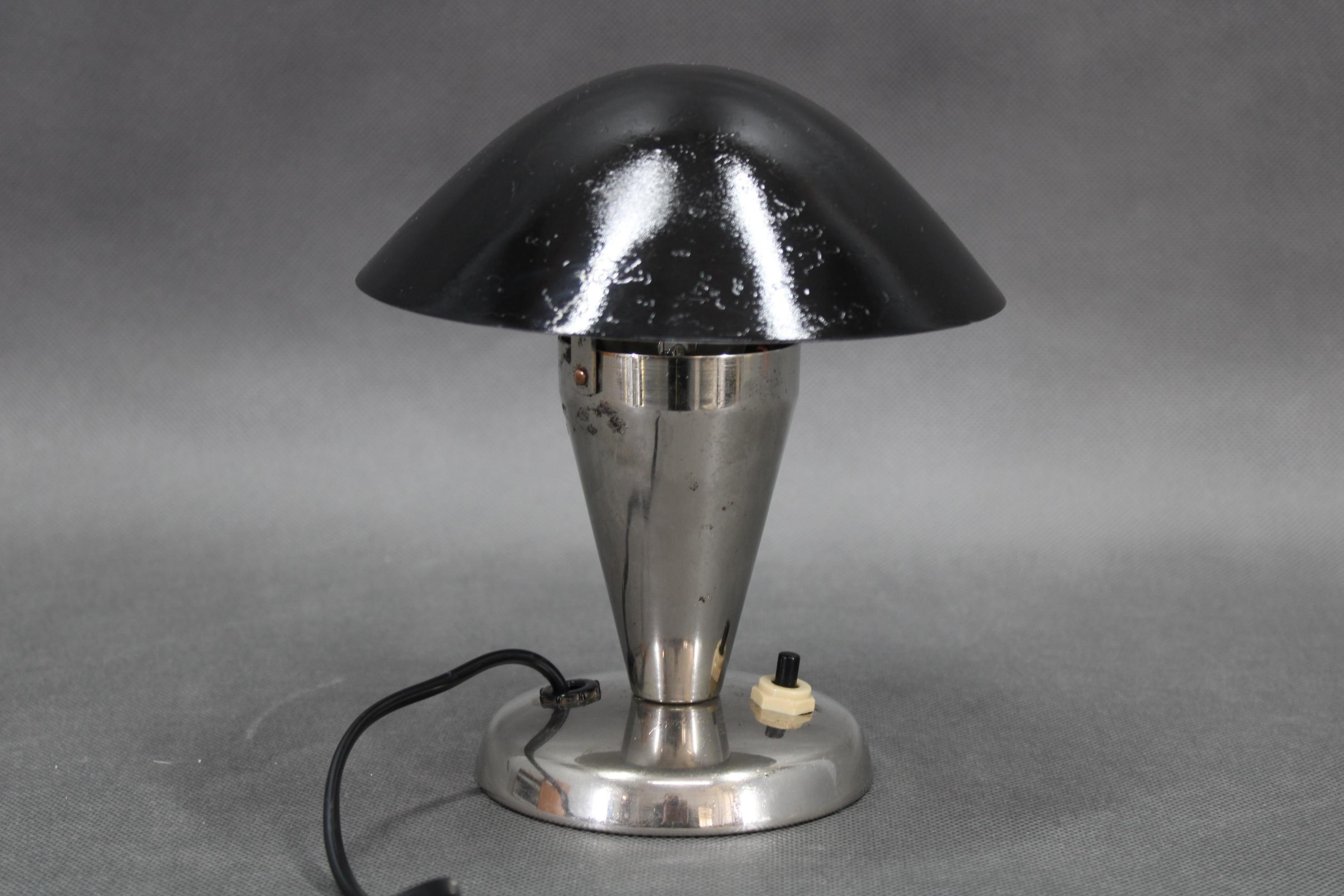 1930s Bauhaus Table Lamp with Adjustable Shade, Czechoslovakia in vendita 3