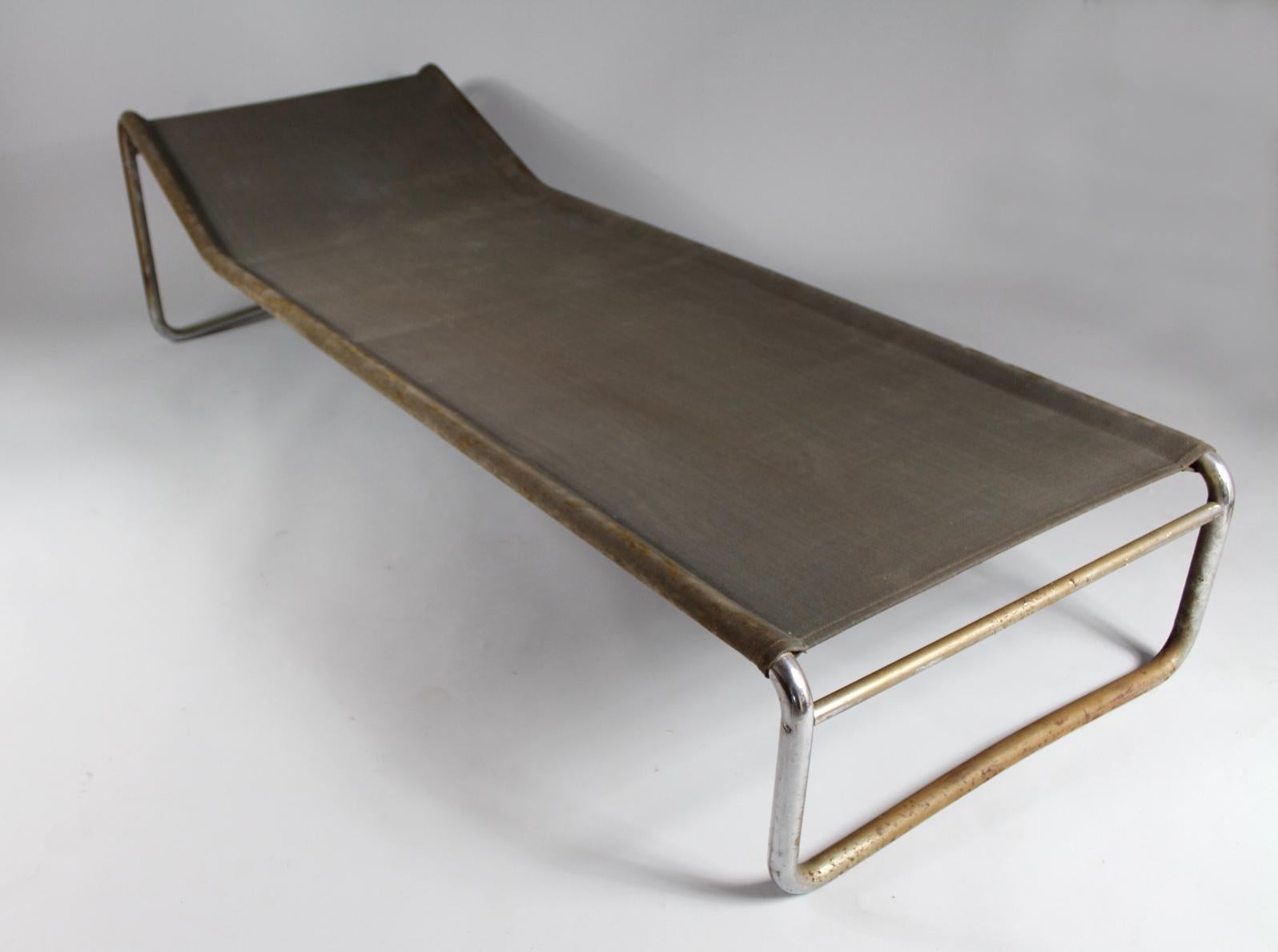 1930s Bauhaus Tubular Steel Daybed, Variation of B15, Marcel Breuer In Distressed Condition In Cimelice, Czech republic