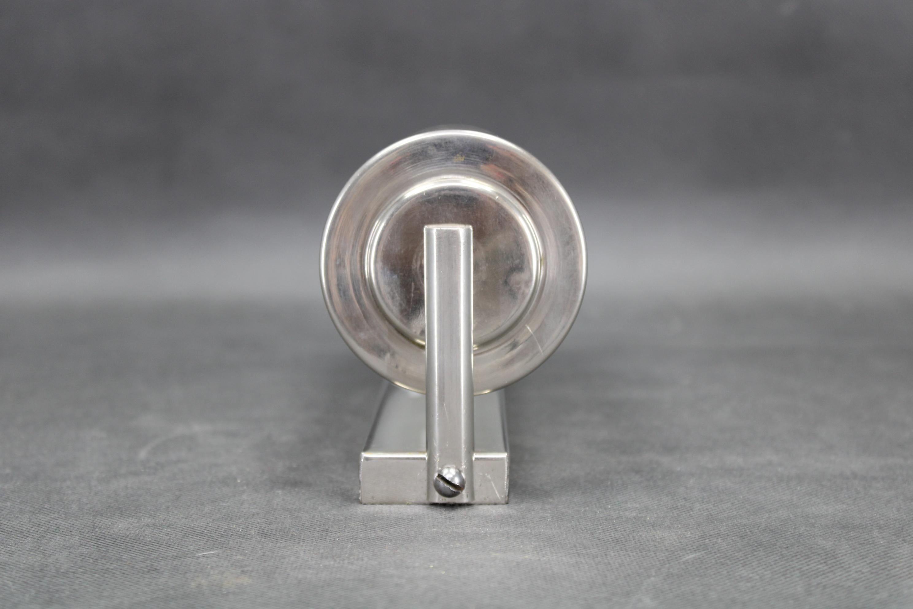 Aplique Tubular Bauhaus 1930, Cromo y Cristal Crema, Checoslovaquia en Bueno estado para la venta en Praha, CZ